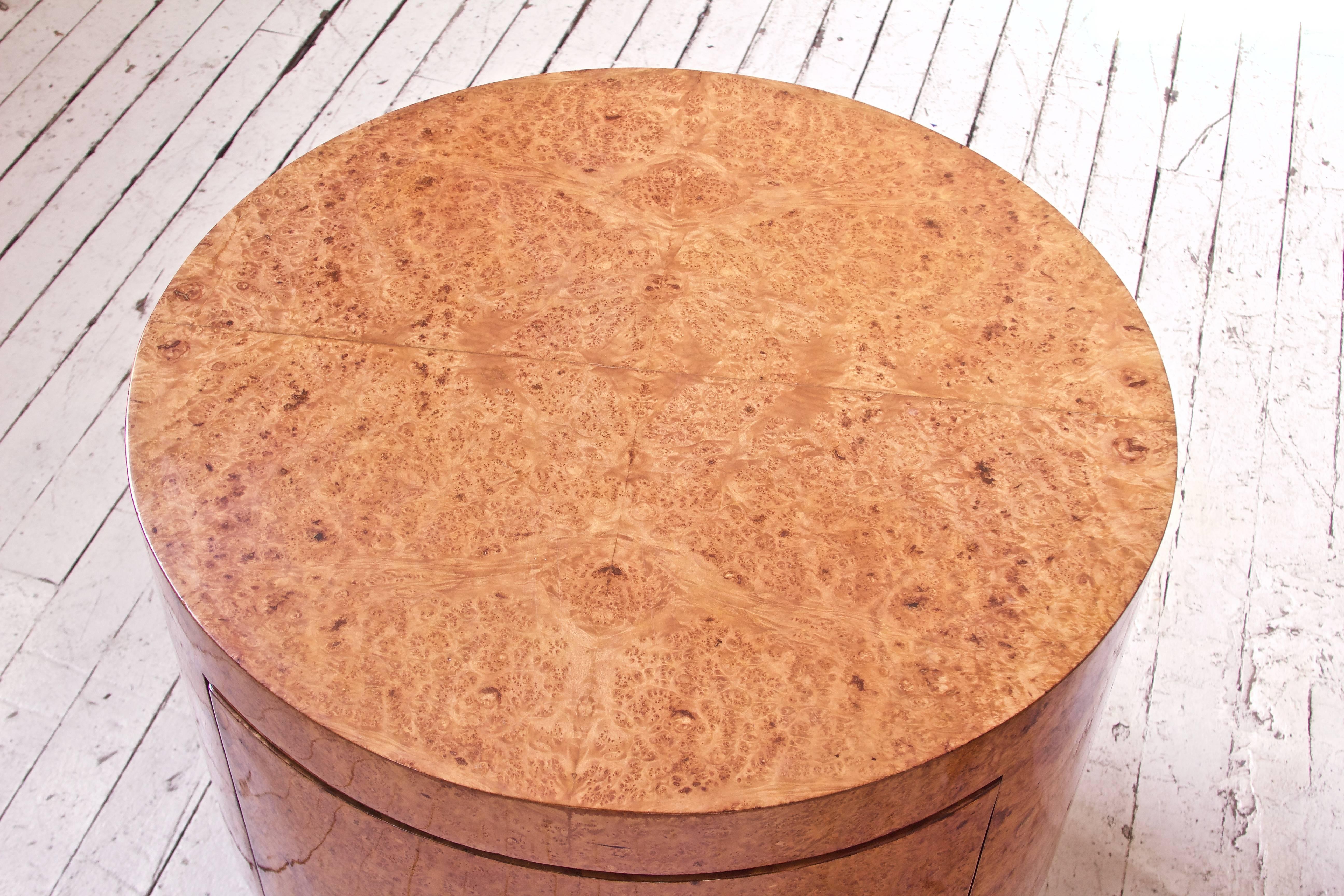 Pair Custom Swedish Biedermeier Style Round End Tables in Birch Burl and Brass In Good Condition In Brooklyn, NY