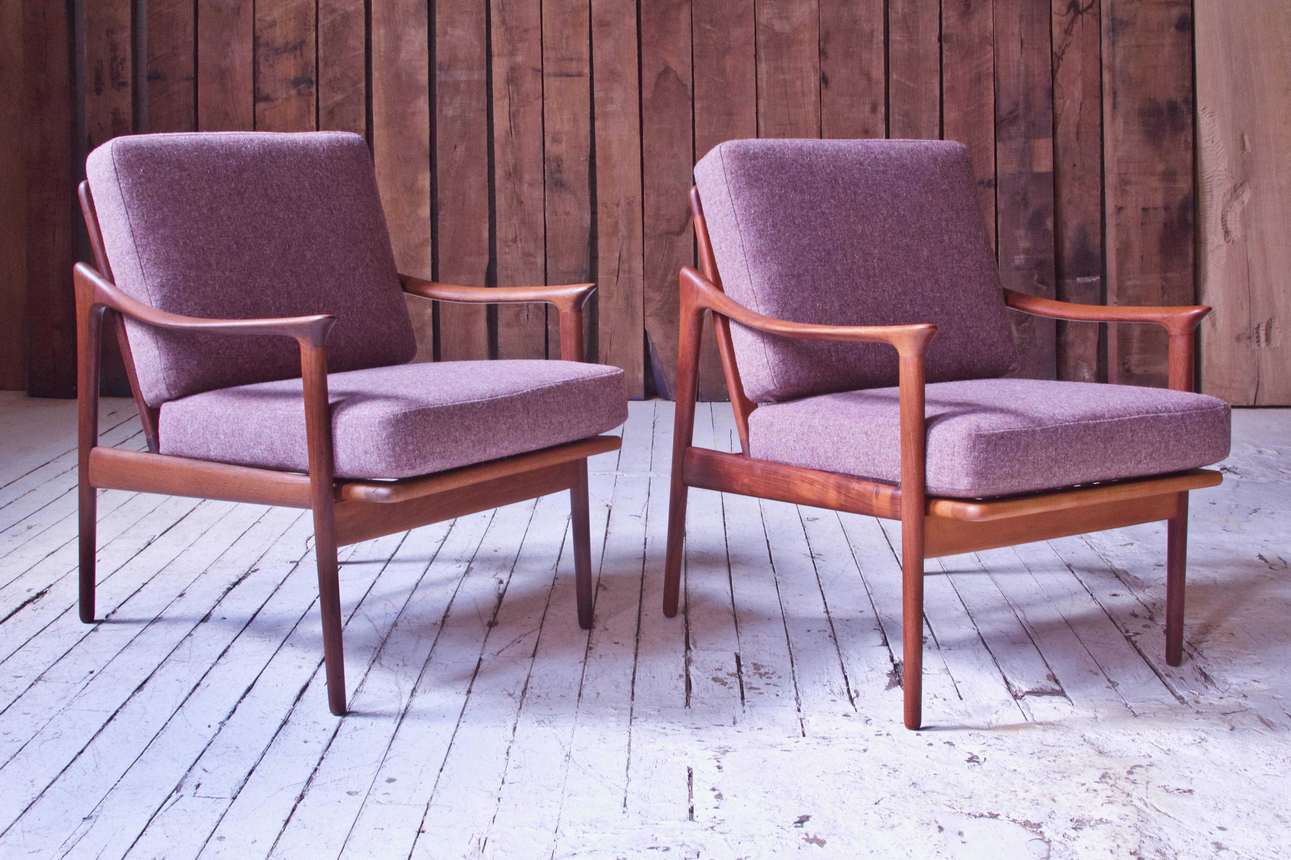 Well-proportioned pair of vintage Scandinavian easy chairs in teak and wool by the celebrated Norwegian designer Fredrick A. Kayser (1924-1968). This iteration of his model 563 for Vatne Lenestolfabrikk, was likely modified for flat-pack export