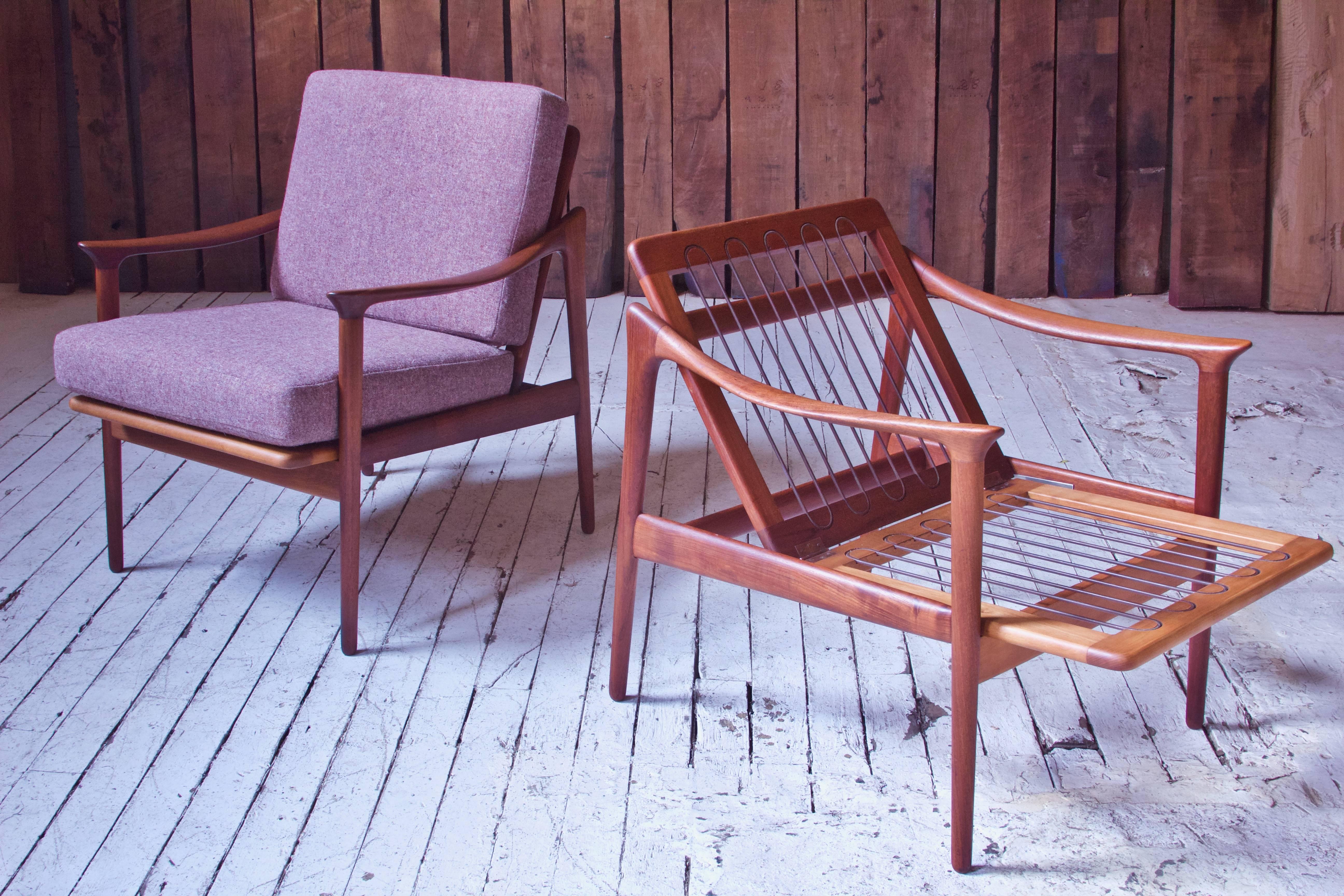 Pair of Fredrick A. Kayser Model-563 Easy Chairs in Teak and Wool; Norway, 1960s In Excellent Condition In Brooklyn, NY