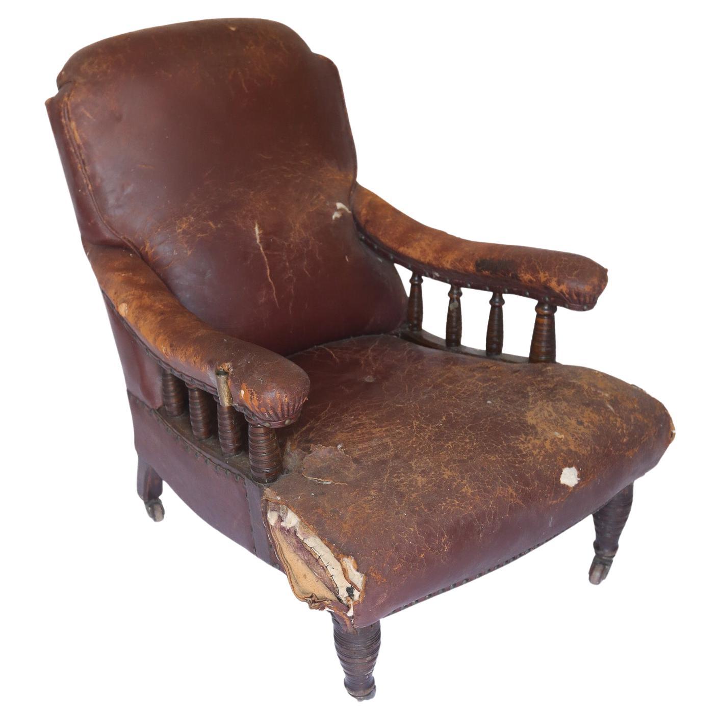 Chaise rembourrée de style Howard en noyer de la fin de l'époque victorienne en vente