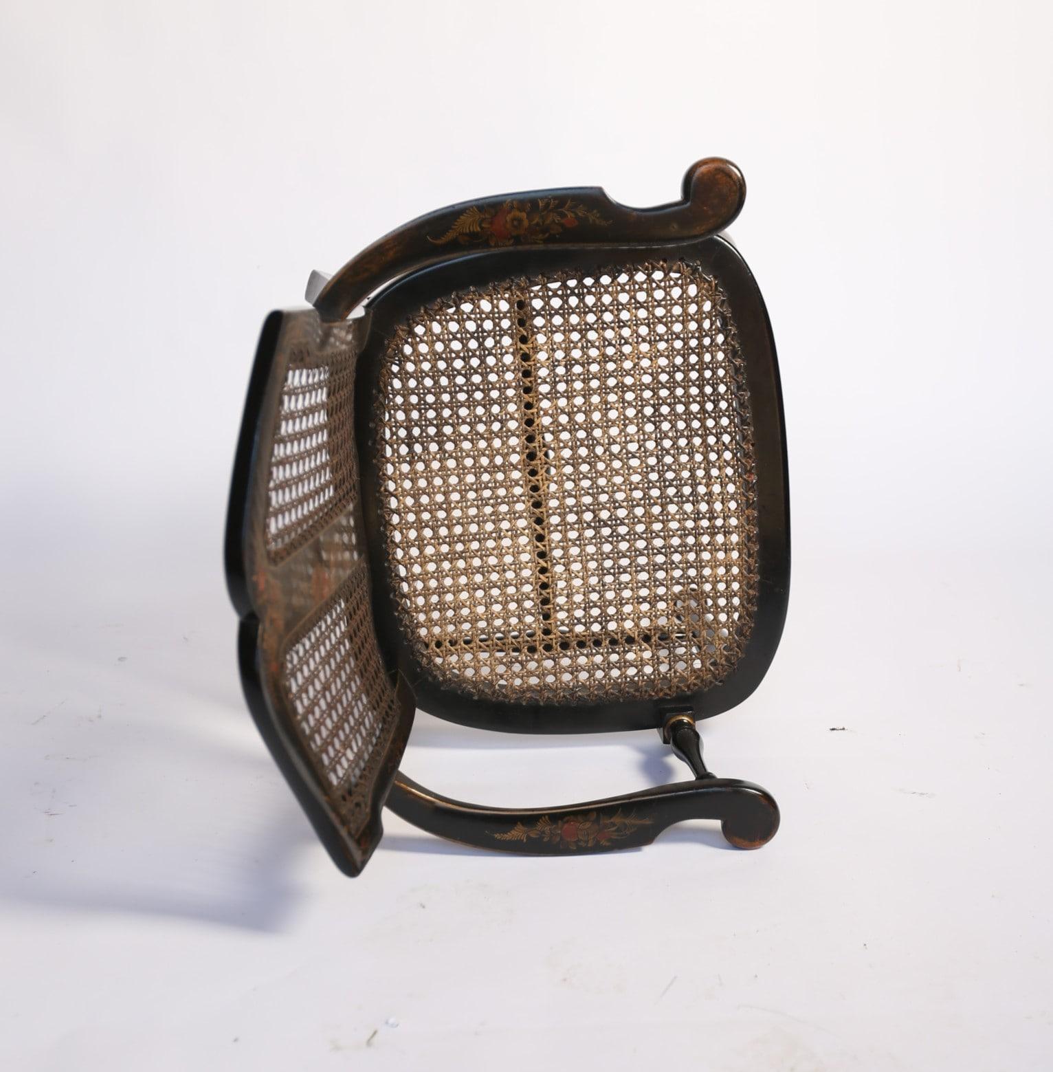 Milieu du XXe siècle Chaise coudée décorée de Chinoiserie circa 1930 en vente