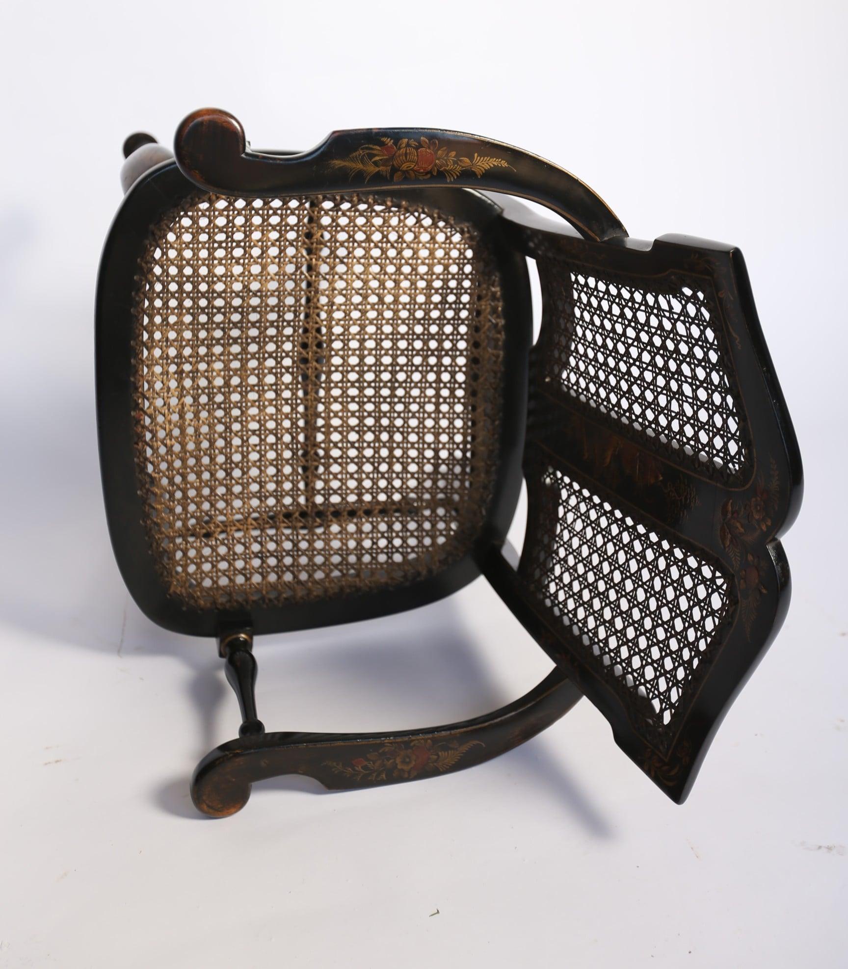 Laque Chaise coudée décorée de Chinoiserie circa 1930 en vente