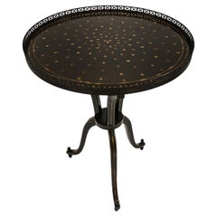 Mesita para lámpara pintada de estilo Regency