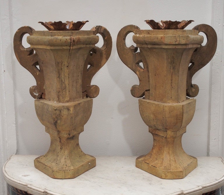 Pair of Italian Gilded Trophy Urns In Good Condition For Sale In New Orleans, LA