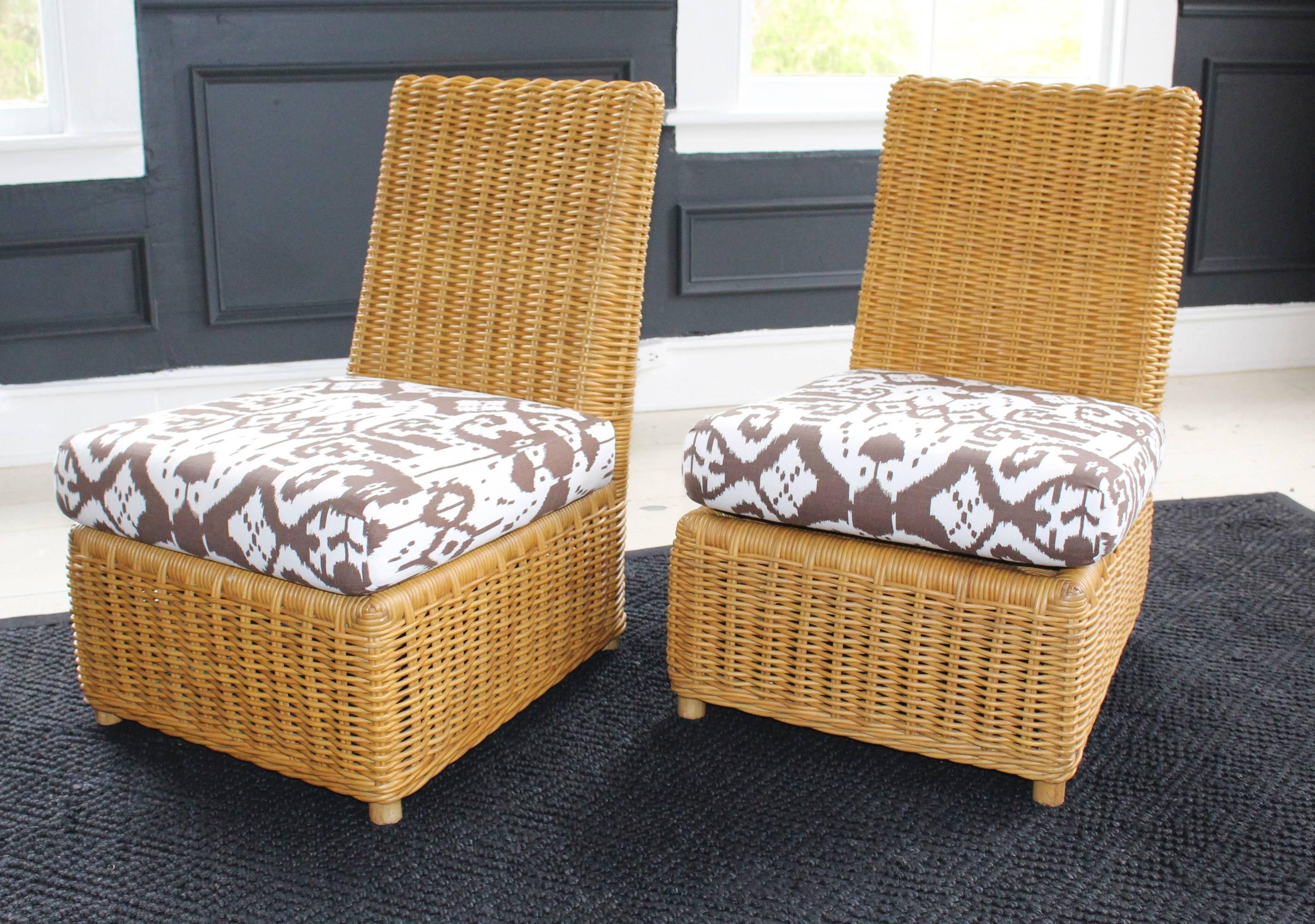 Pair of 1980s Angelo Donghia wicker slipper chairs with matching ottoman, each with seat cushions newly upholstered in brown/white Ikat.

Slipper chair measurements listed below.
Ottoman measurements: 22