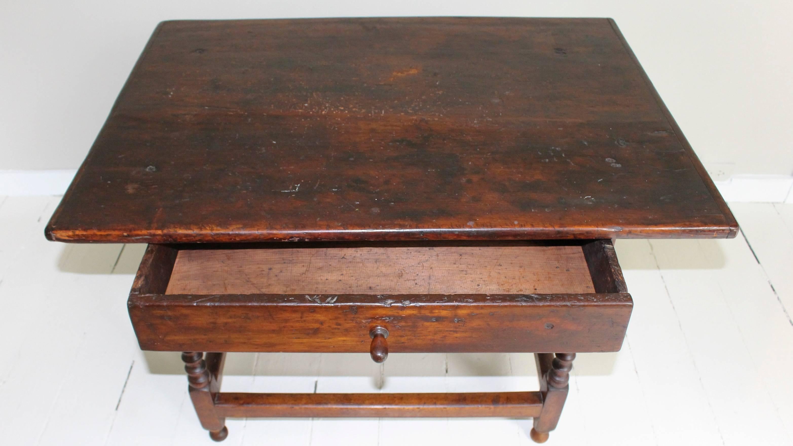 18th Century American Oak Tavern Table For Sale 1