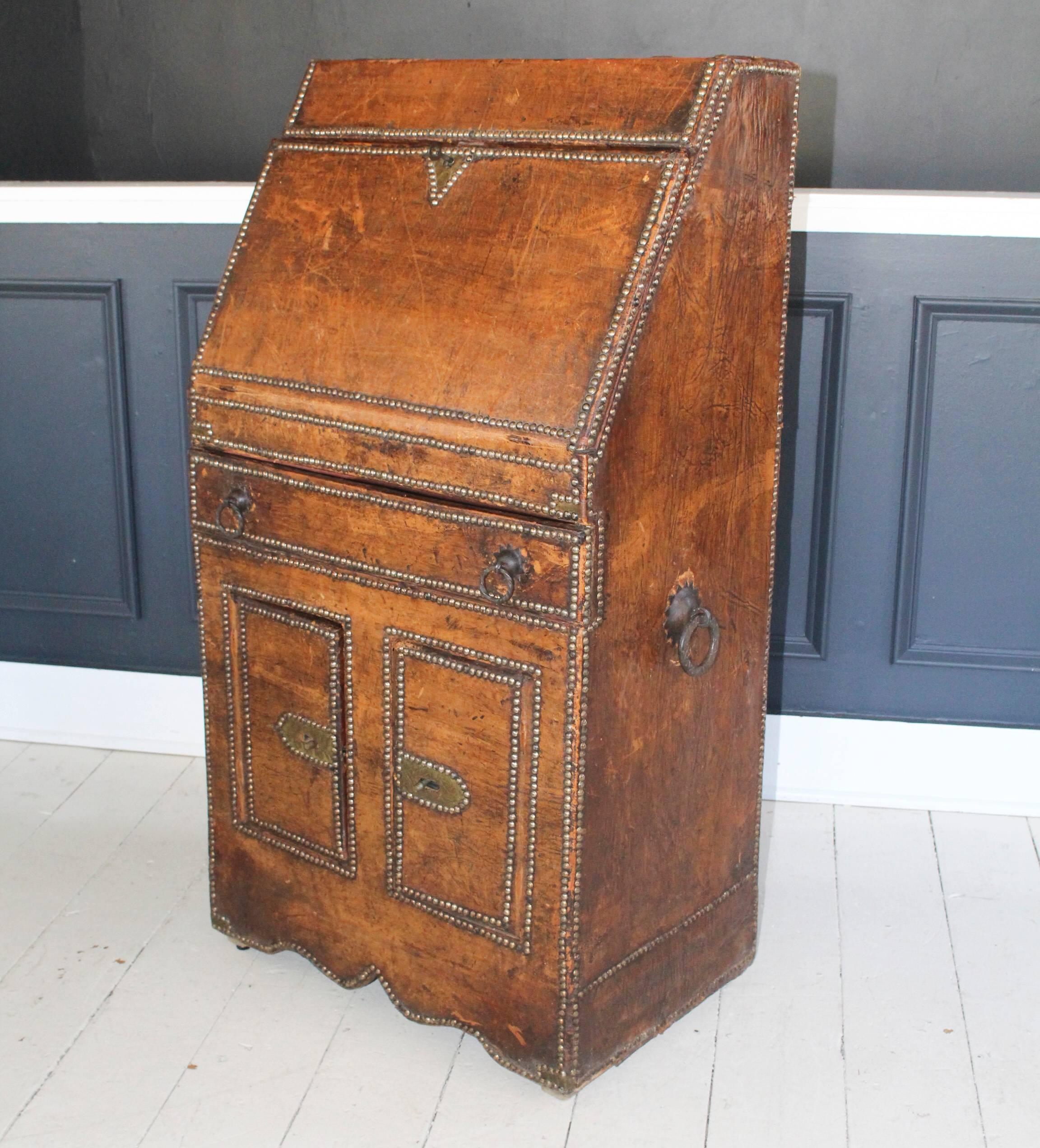 19th Century French  Leather Desk In Good Condition In New Preston, CT