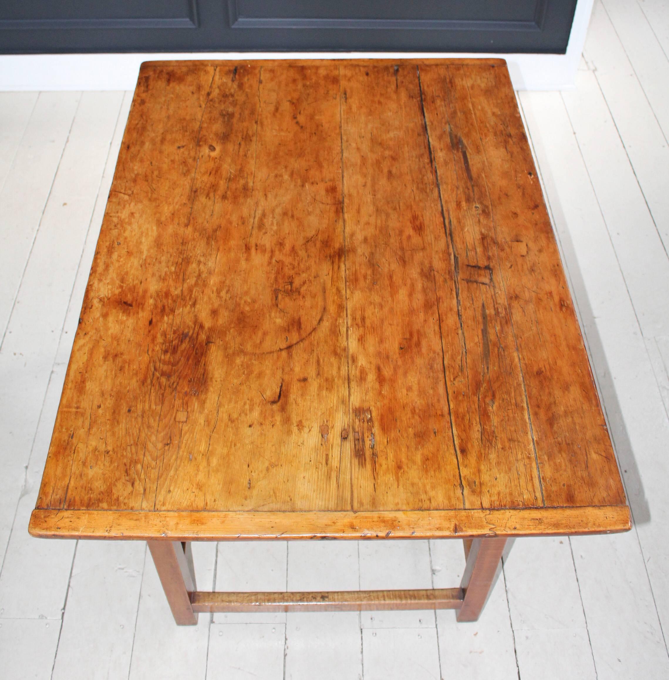 18th Century Pennsylvania White Pine Table For Sale 3
