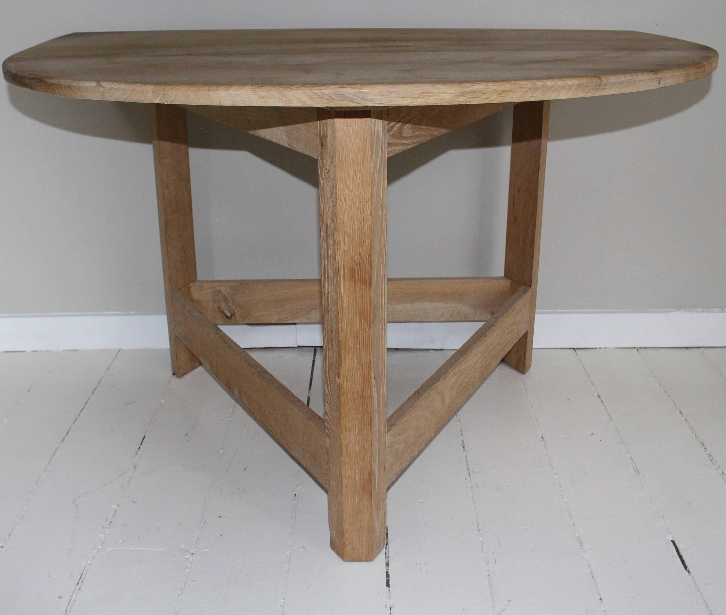 Contemporary Pair of Modern Demilune Tables For Sale