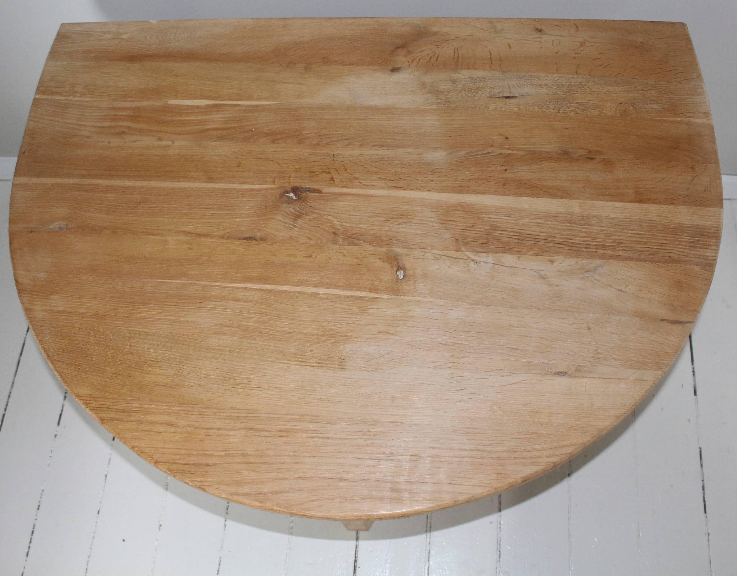 Pair of Modern Demilune Tables In Good Condition For Sale In New Preston, CT