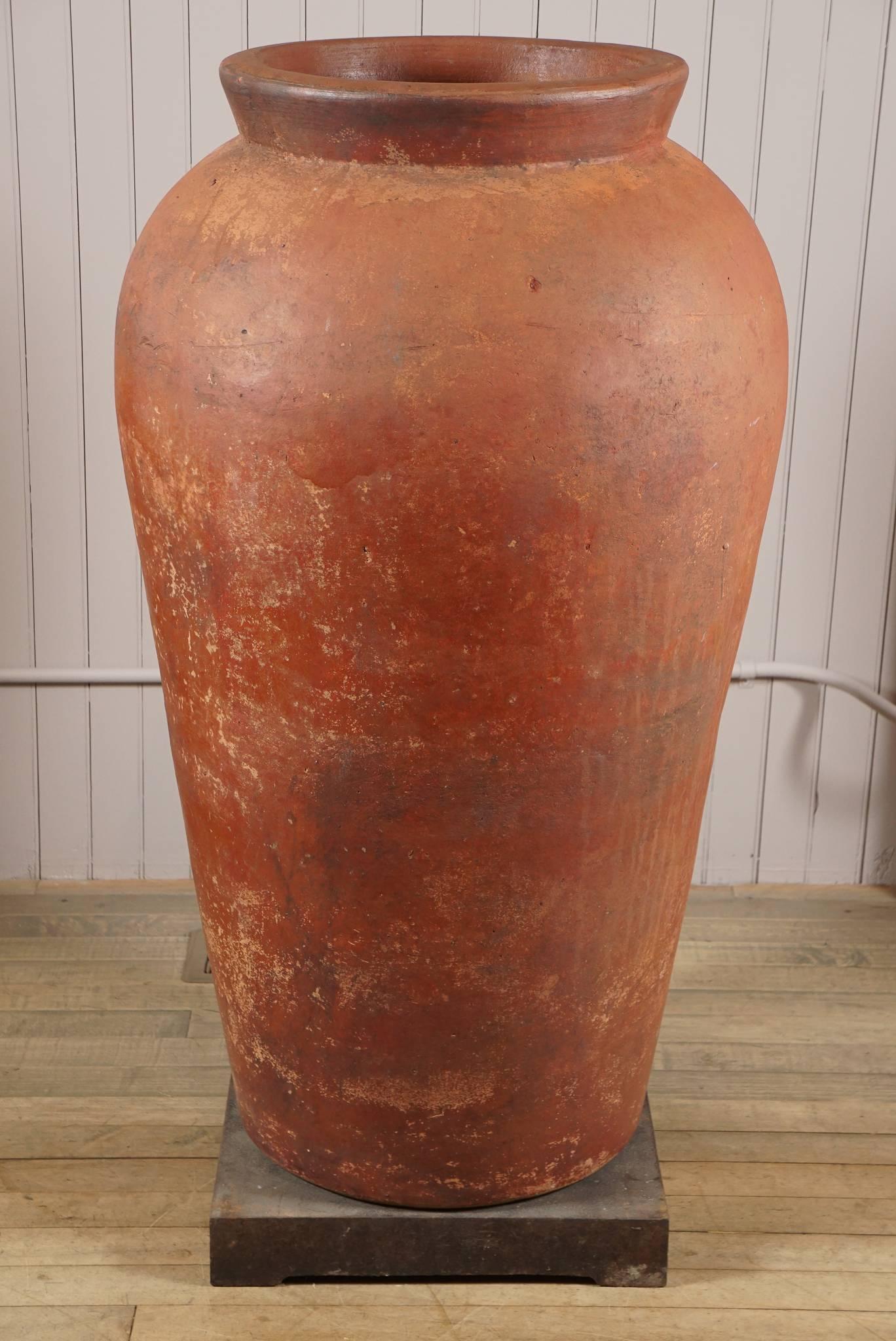 Pair of Monumental Terracotta Jars In Excellent Condition In Hudson, NY