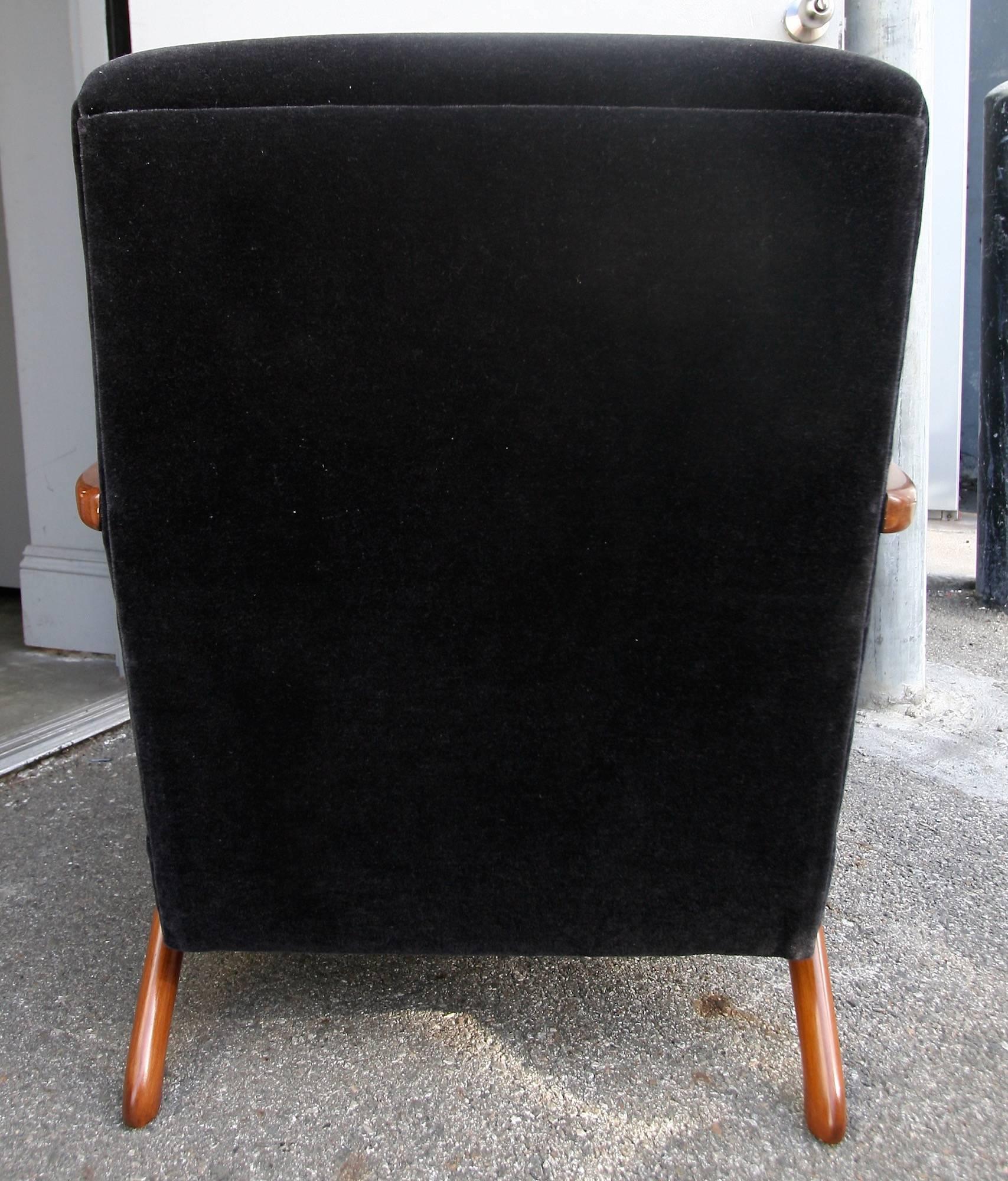 Mid-20th Century Pair of 1960s Armchairs Attributed to Carlo de Carli