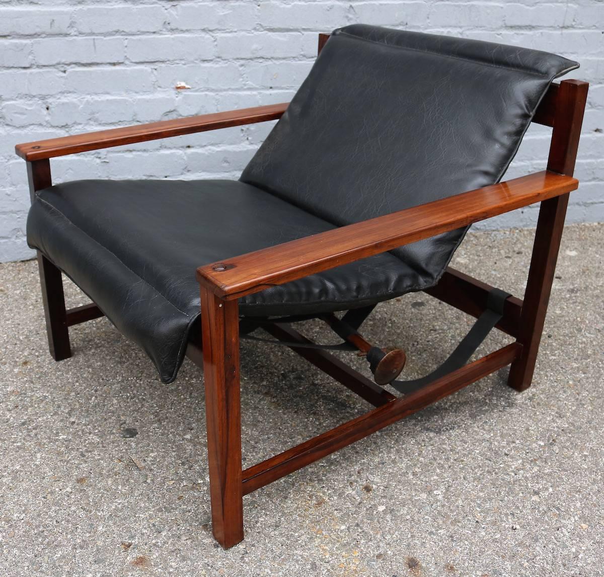 Mid-20th Century Pair of 1960s Brazilian Jacaranda Wood Reclining Lounge Chairs in Black Leather For Sale