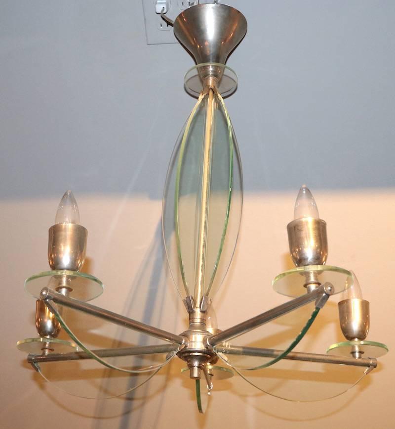 Mid-Century Modern Lustre italien des années 1950 en verre et chrome à cinq lumières en vente