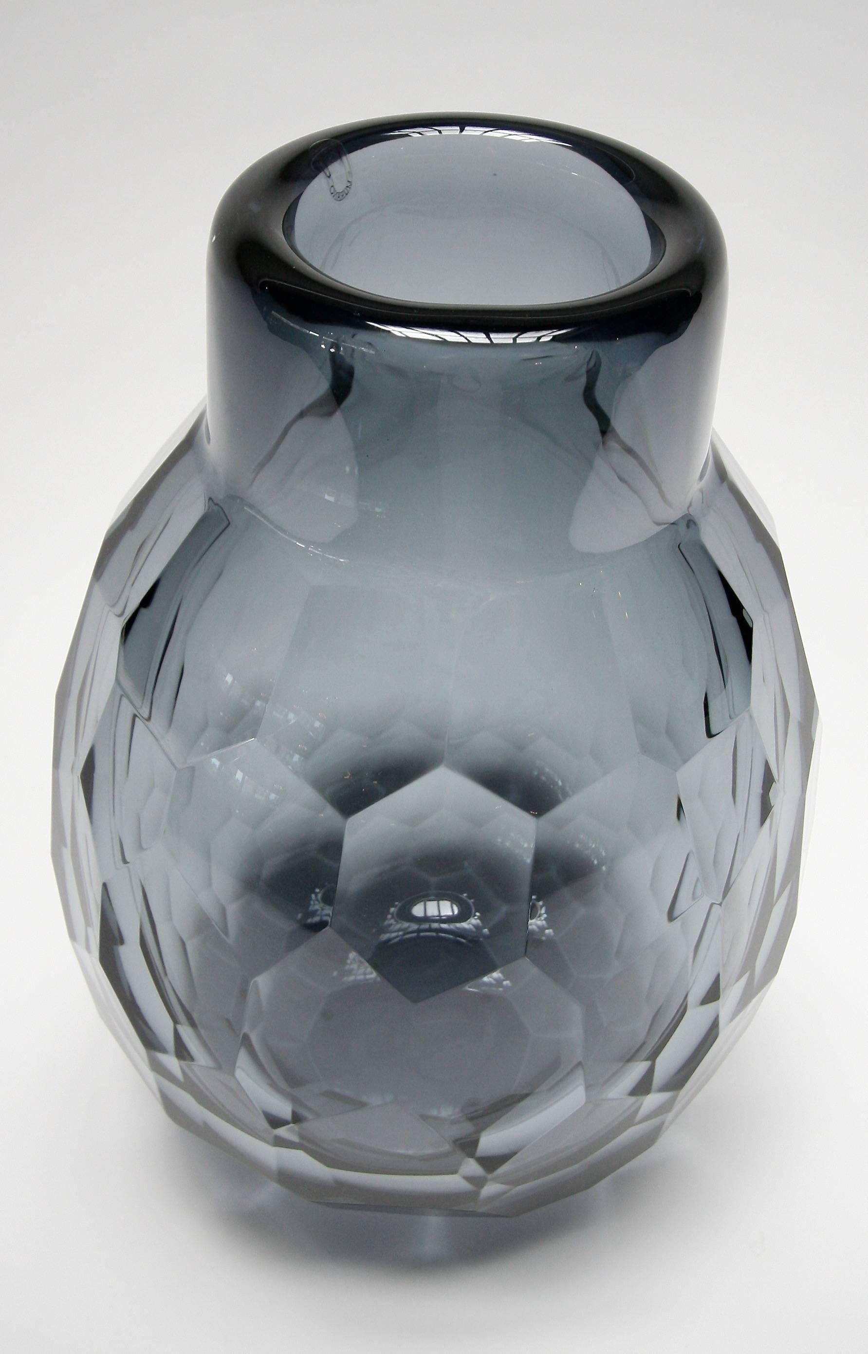 Paloma Faceted Murano Glass Vase In New Condition For Sale In Los Angeles, CA