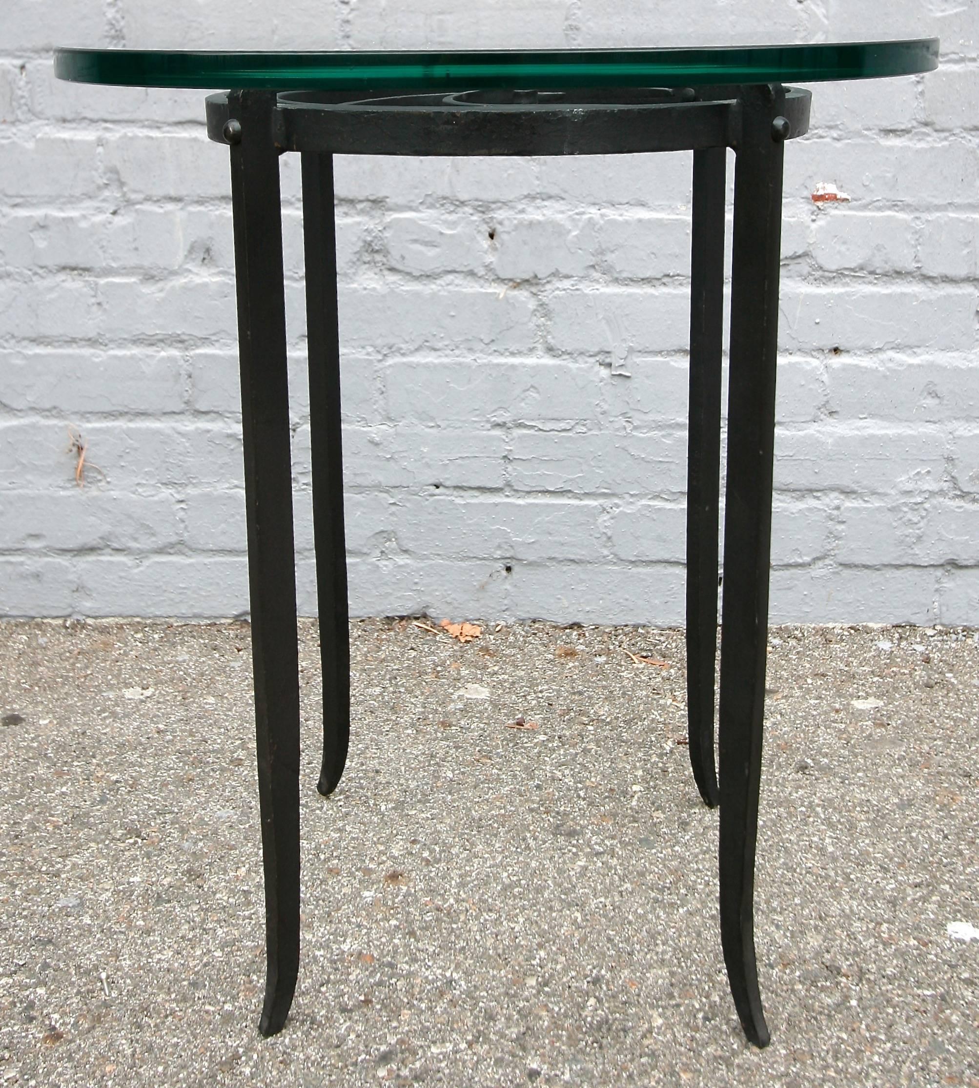Mid-Century Modern Pair of Black Metal Art Deco Side Tables with Glass Tops, 1940s For Sale