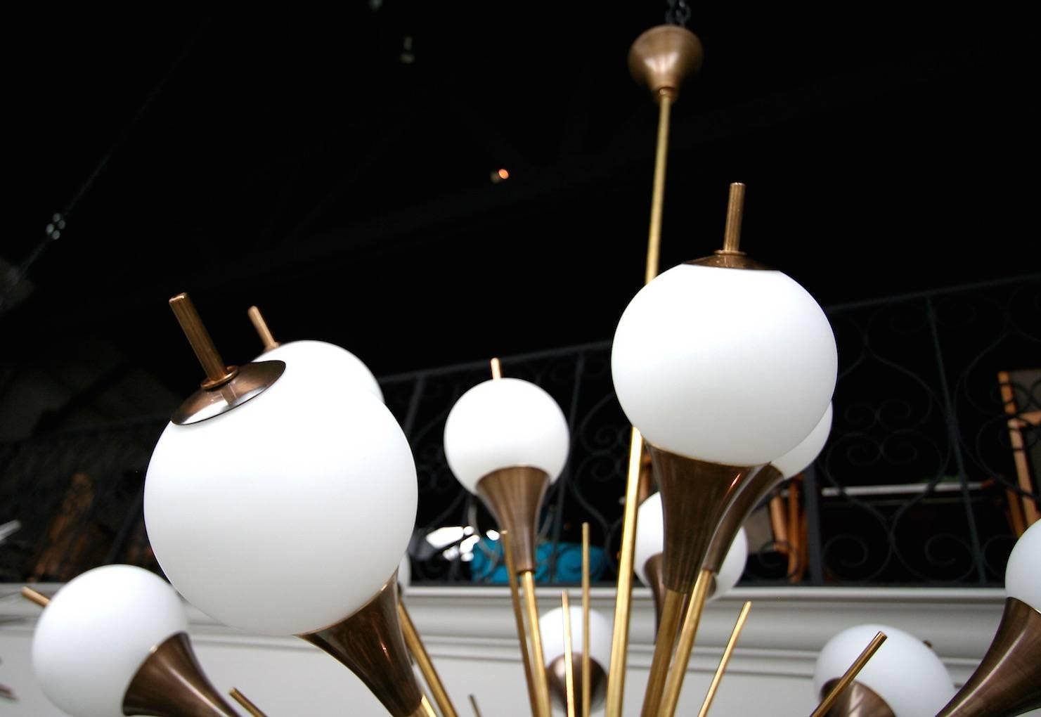 Brass Sputnik Chandelier with White Balls In New Condition For Sale In Los Angeles, CA