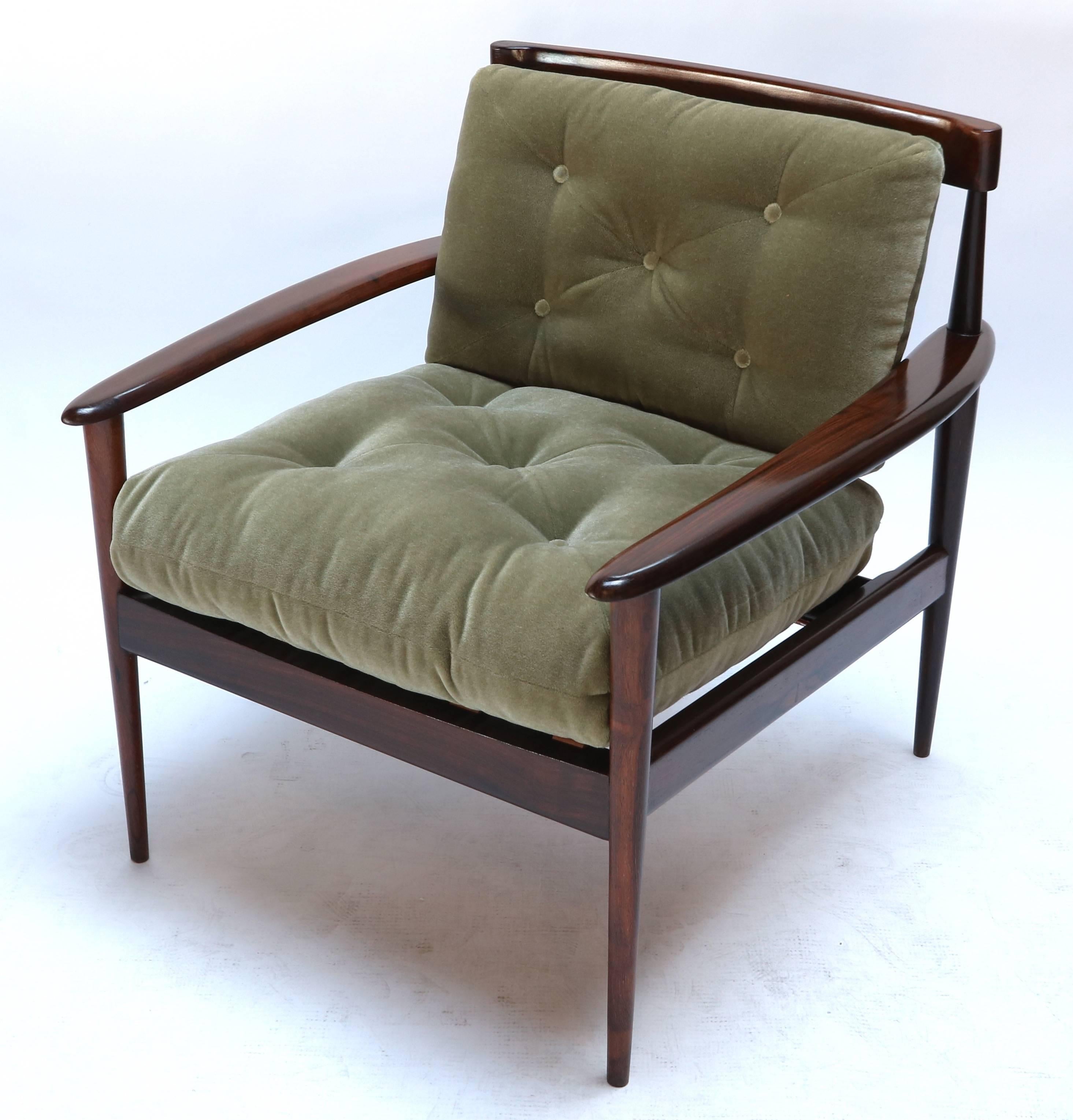 Mid-Century Modern Pair of Rino Levi Brazilian 1960s Jacaranda Wood Armchairs For Sale