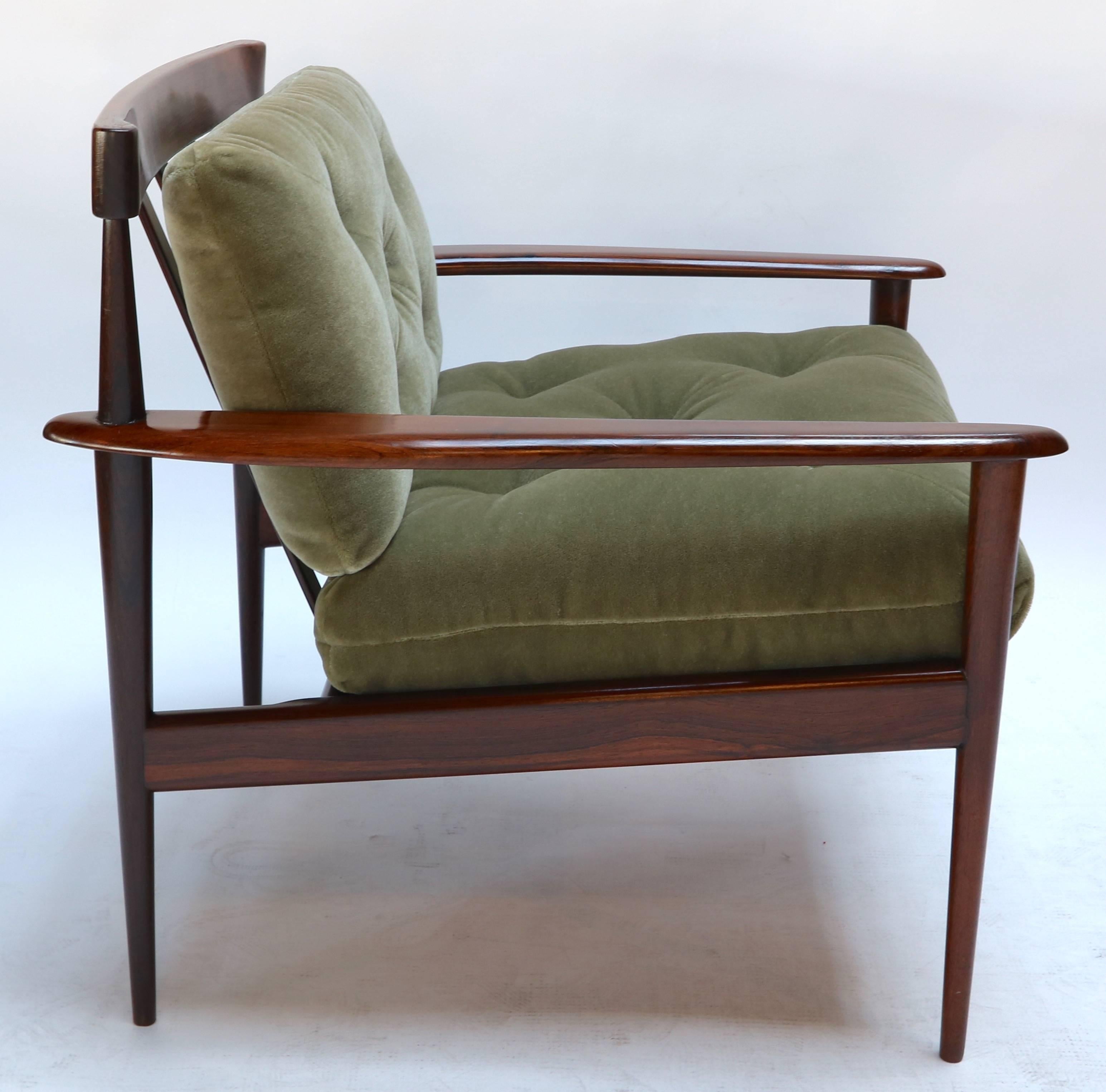 Mid-20th Century Pair of Rino Levi Brazilian 1960s Jacaranda Wood Armchairs For Sale
