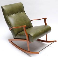 Chaise à bascule brésilienne en bois et cuir vert, années 1960