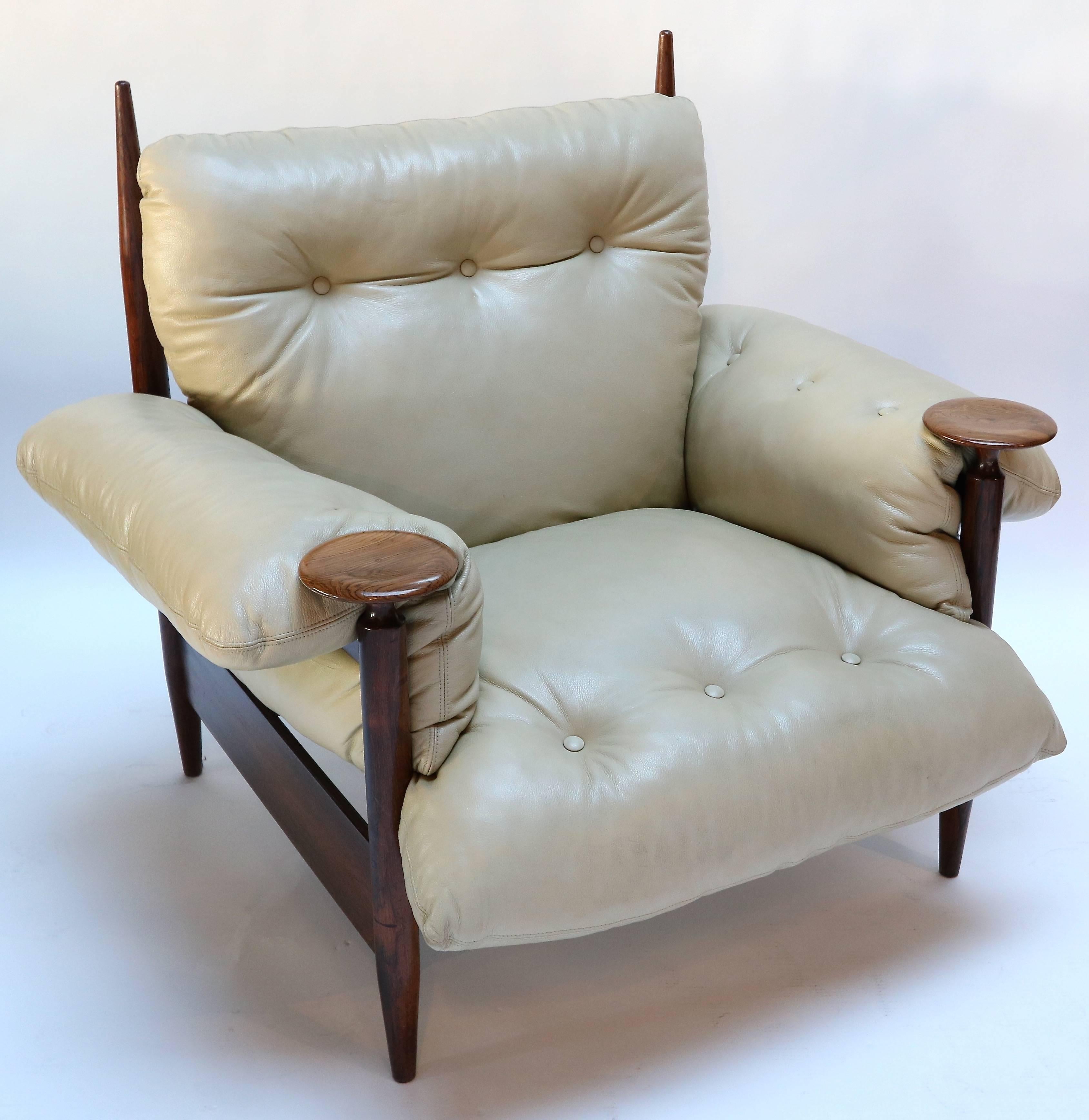 Pair of 1960s Brazilian jacaranda armchairs by M. L. Magalhães with beige leather cushions.
