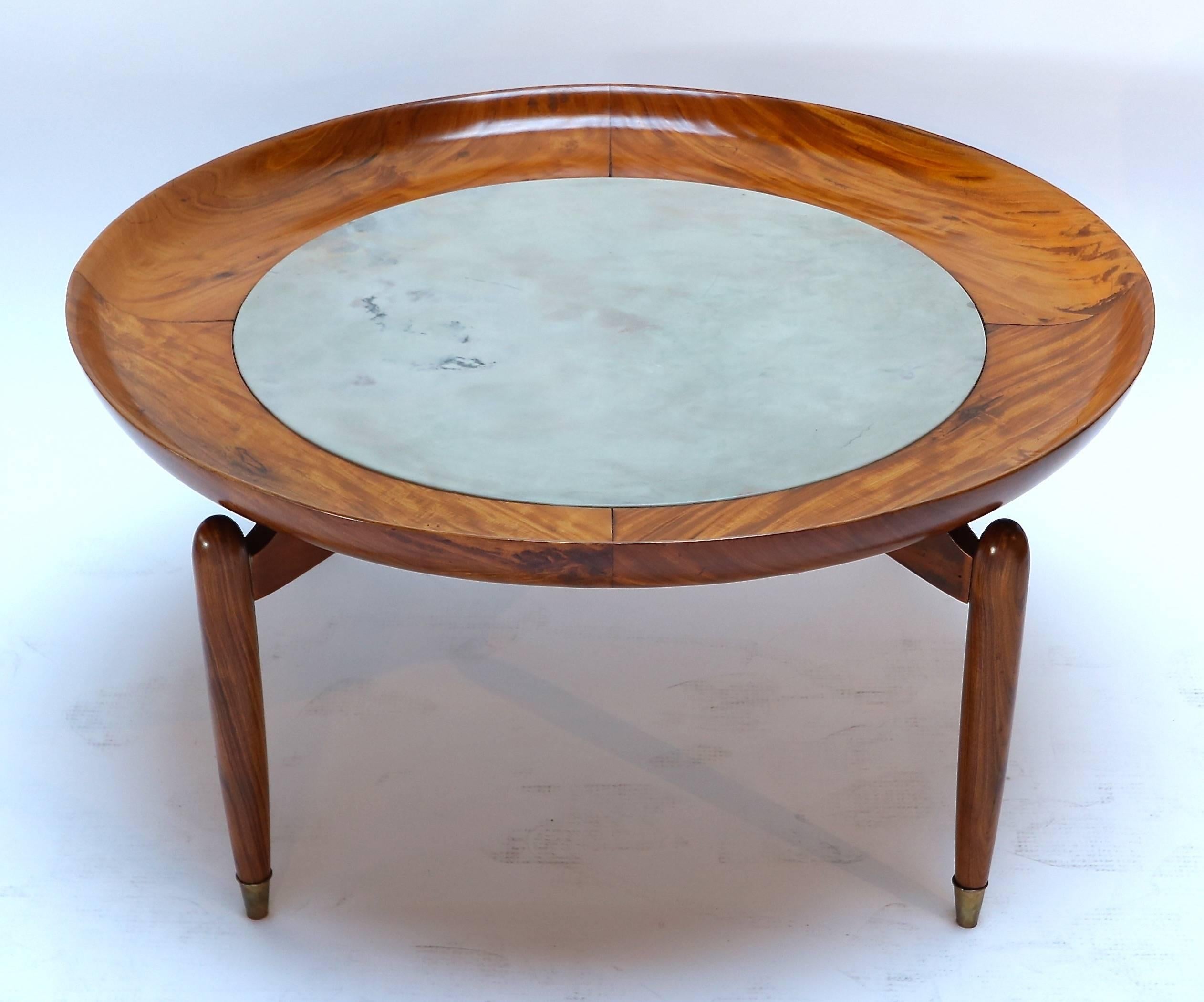 Mid-Century Modern Table basse ronde brésilienne Caviuna en bois et marbre Scapinelli des années 1960 en vente