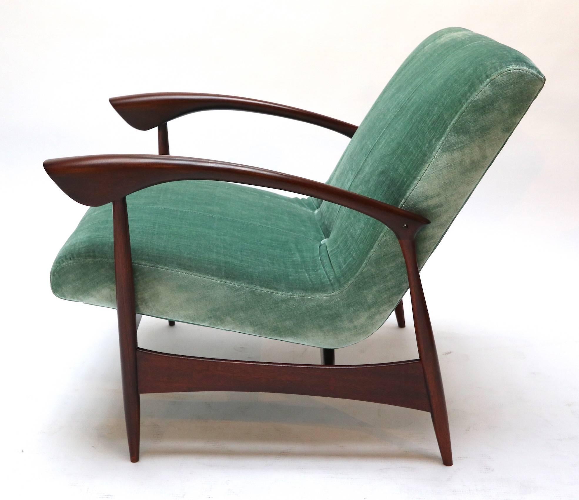 Pair of Brazilian 1960s armchairs in green velvet.