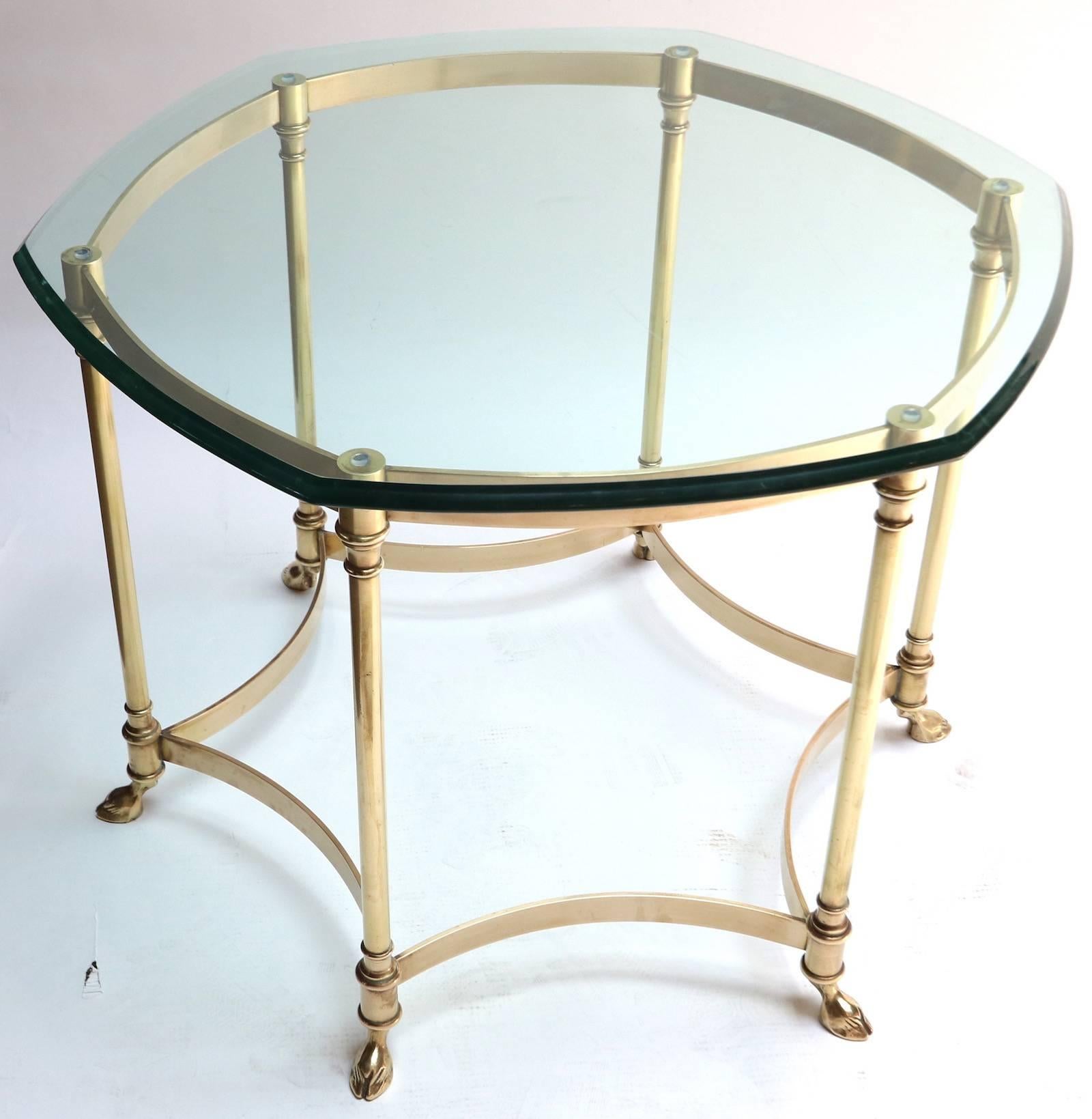 Hexagonal Brass Side Table with Glass Top and Goat Feet In Good Condition In Los Angeles, CA