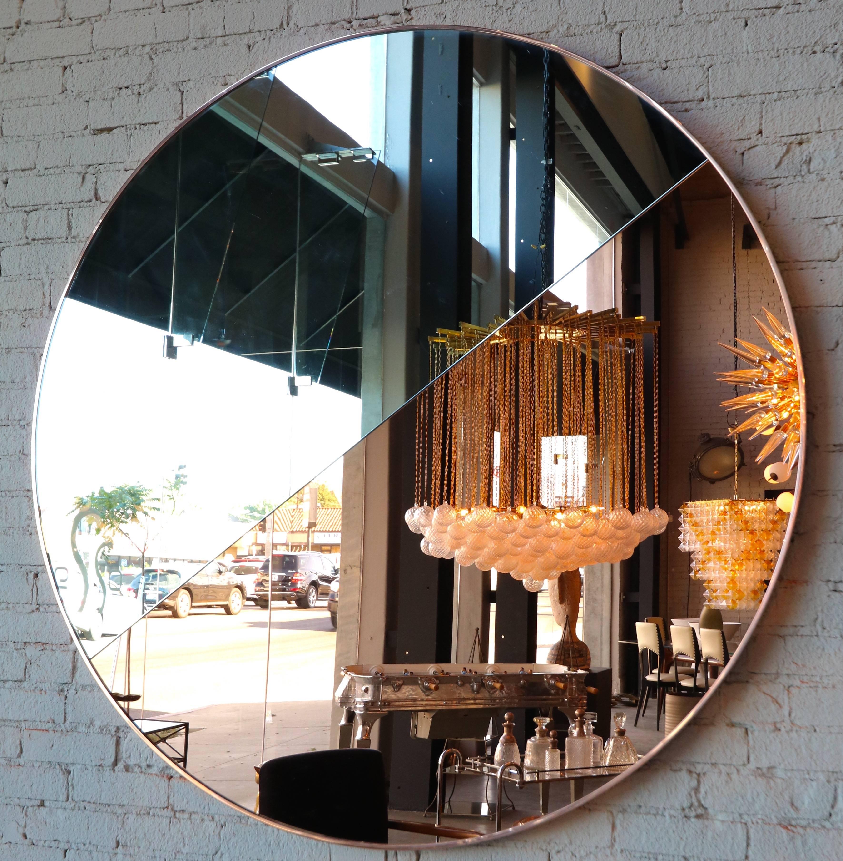 Miroir rond personnalisé en demi-argent et demi abricot avec cadre en cuivre par Adesso Imports Neuf - En vente à Los Angeles, CA