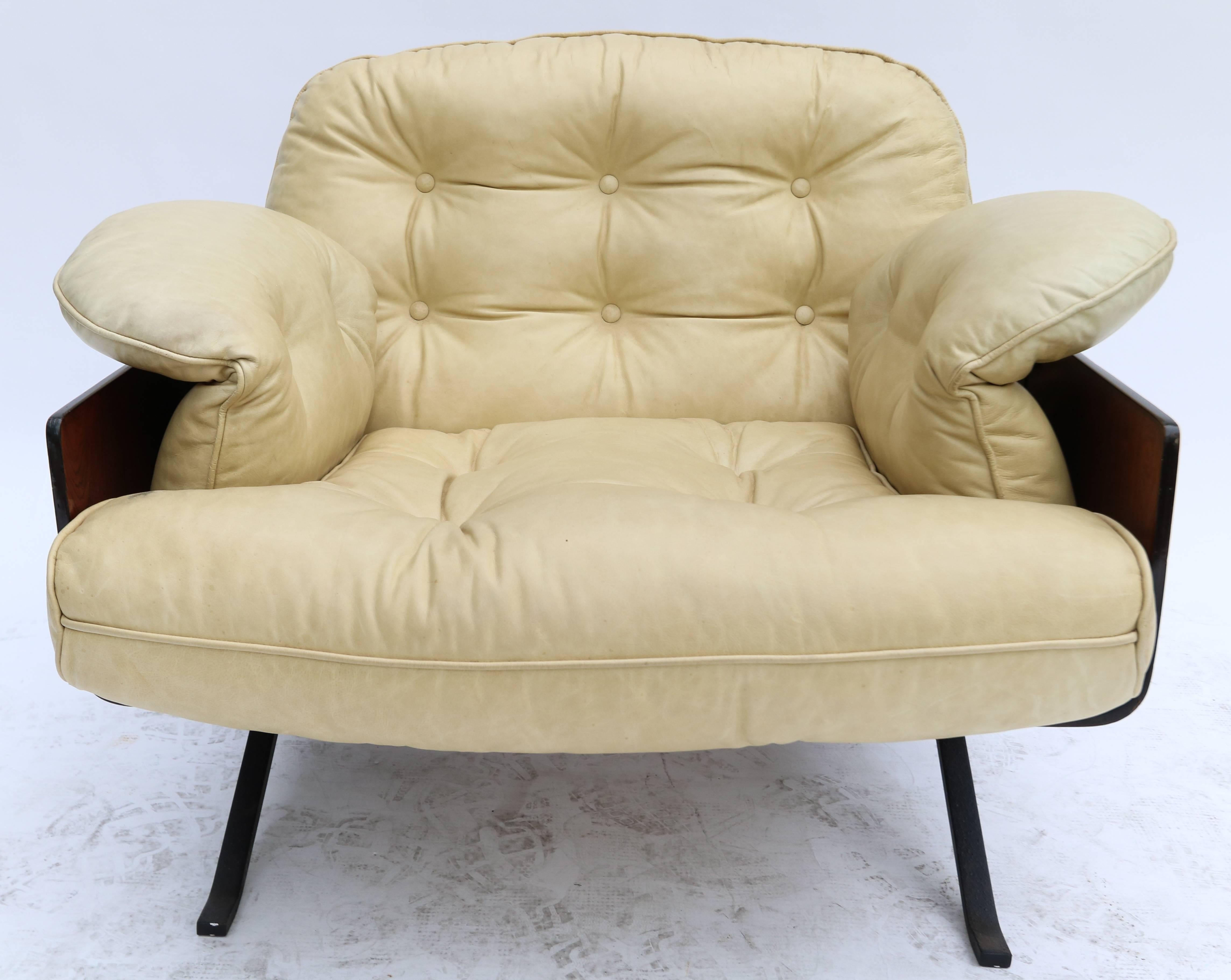 Mid-Century Modern Brazilian Jacaranda 1960s Novo Rumo Lounge Chairs