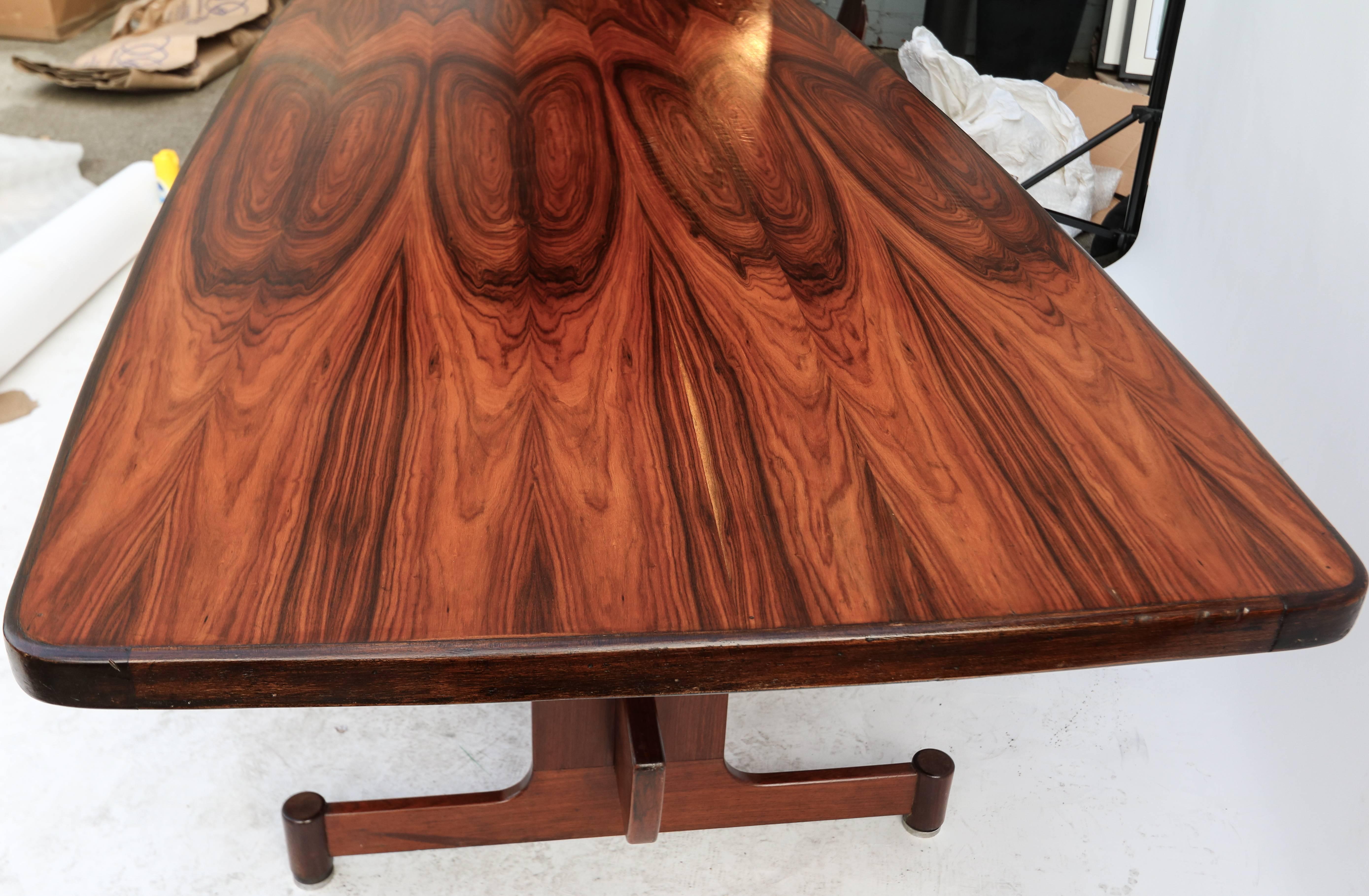 Años 60, Mesa de Comedor Rectangular de Madera de Jacaranda Brasileña mediados del siglo XX