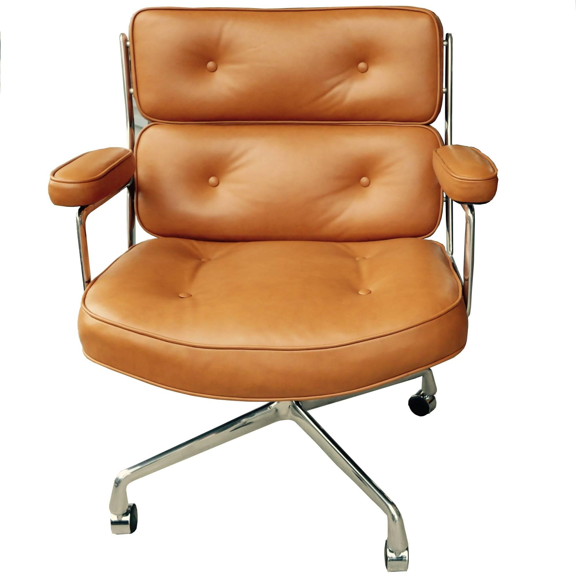This rare extra-large version of the Eames Time Life executive office chair was a special order, made for an executive of Xerox in the 1970s. The seat size is larger, similar to the Time Life lobby chair, yet it has all the functions of the Time