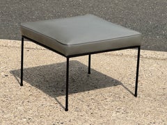 Original Paul McCobb – grauer Ottomane-Fußhocker aus Eisen