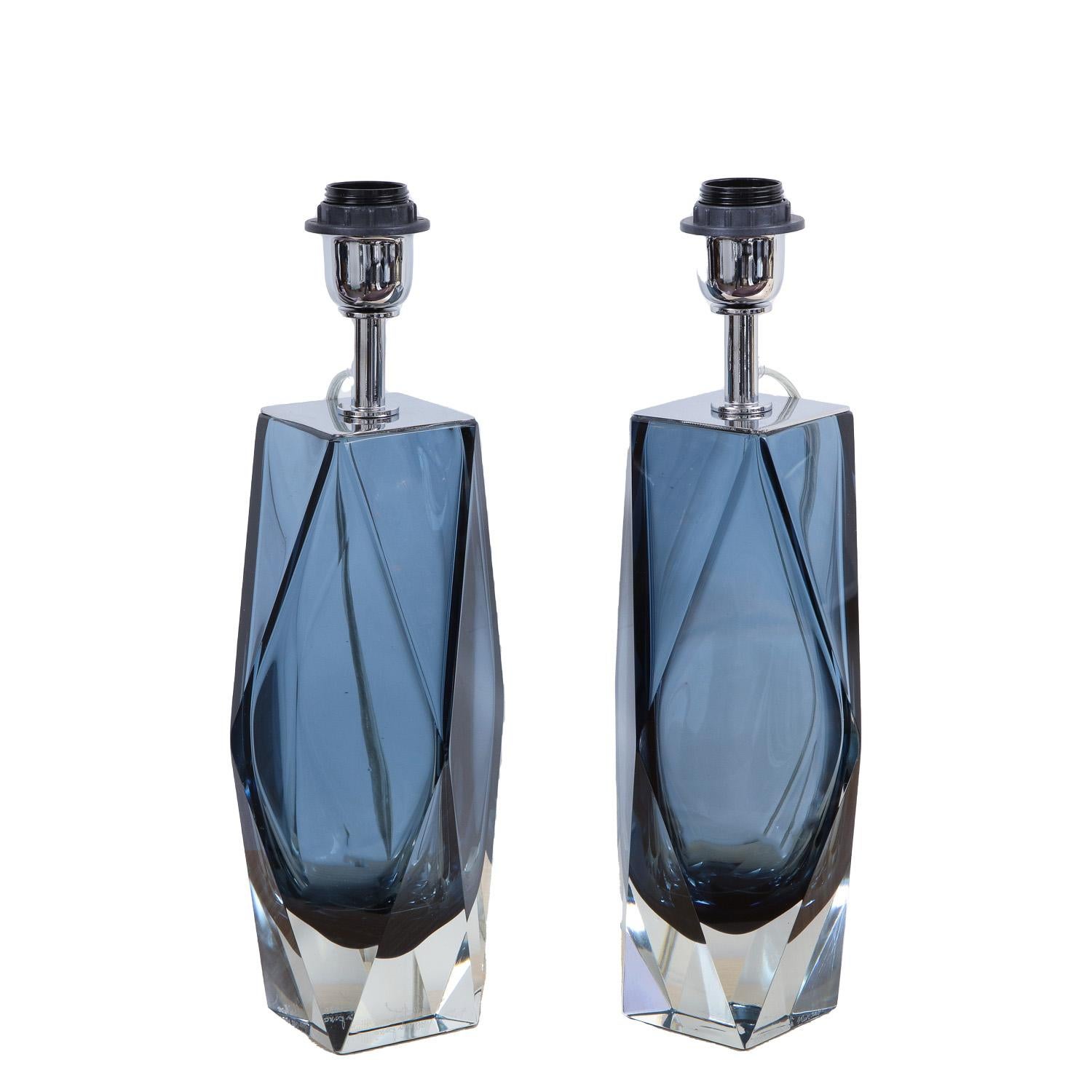 Italian Elegant Pair of Faceted Blue Murano Glass Table Lamps For Sale