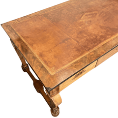 Französischer Mahagoni-Schreibtisch im Empire-Stil aus dem 19. Jahrhundert mit Lederplatte