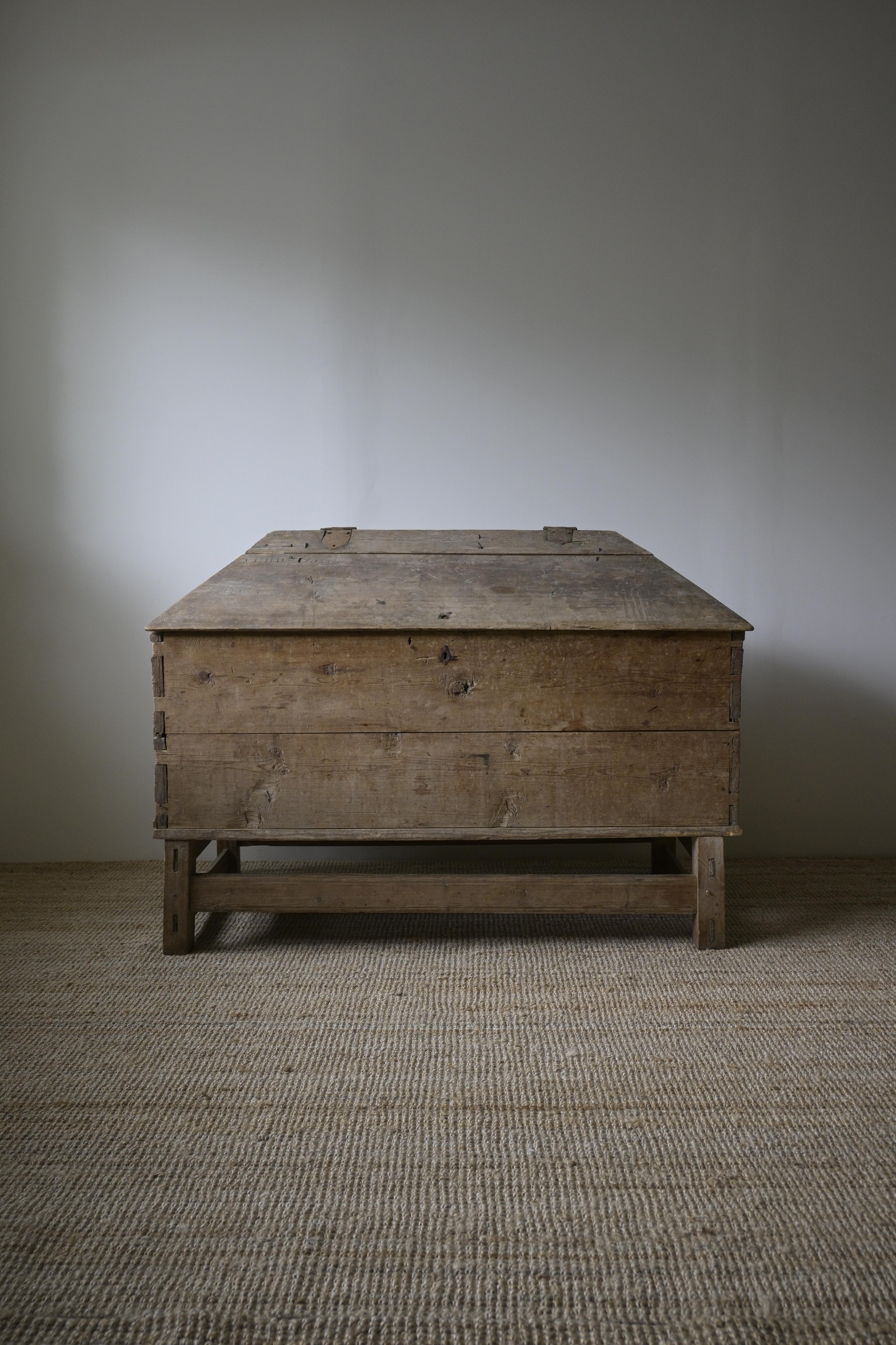 Scandinavian Modern Large Swedish 'Knekt' Chest from the mid-18th century For Sale