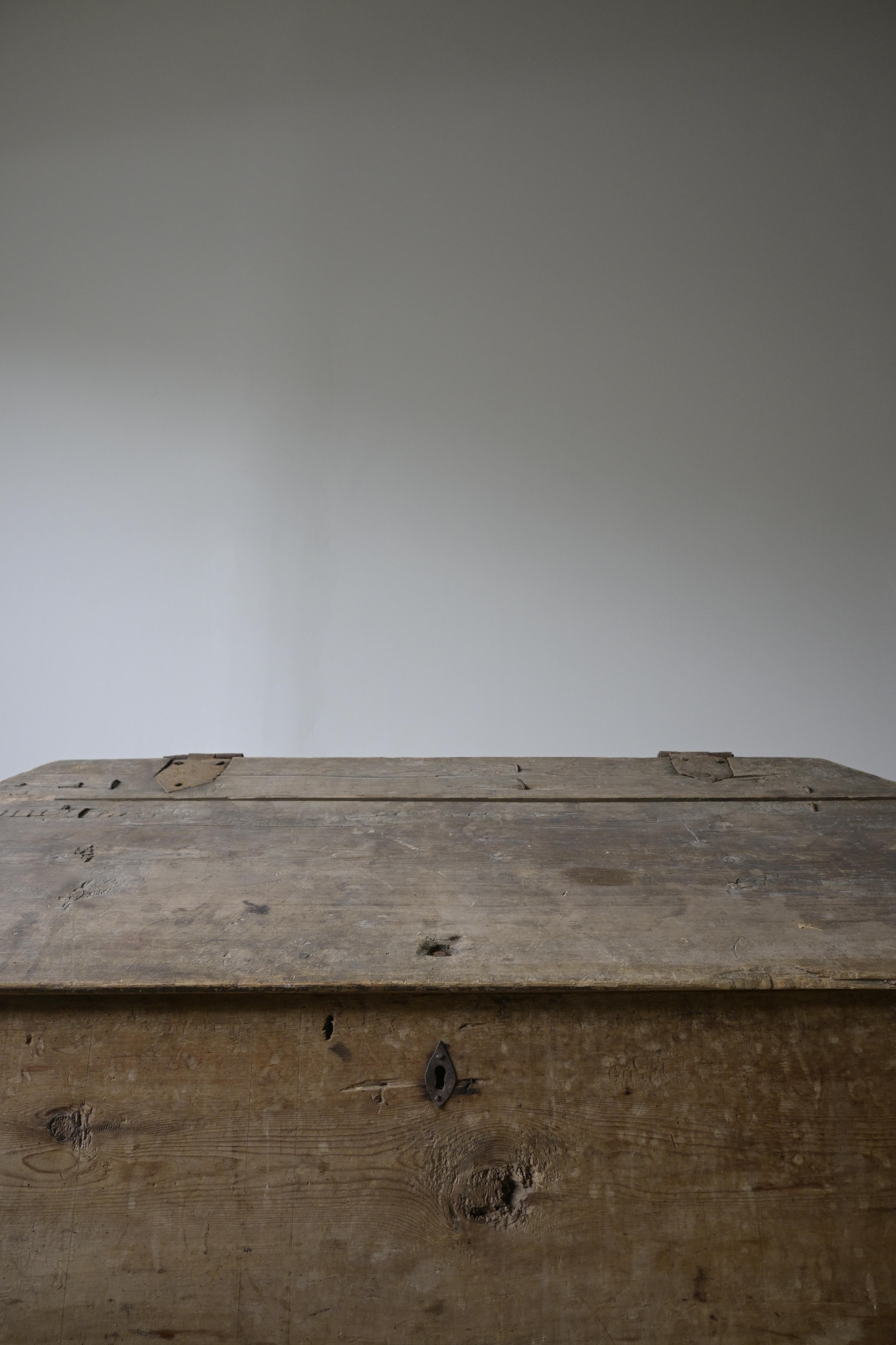 18th Century Large Swedish 'Knekt' Chest from the mid-18th century For Sale