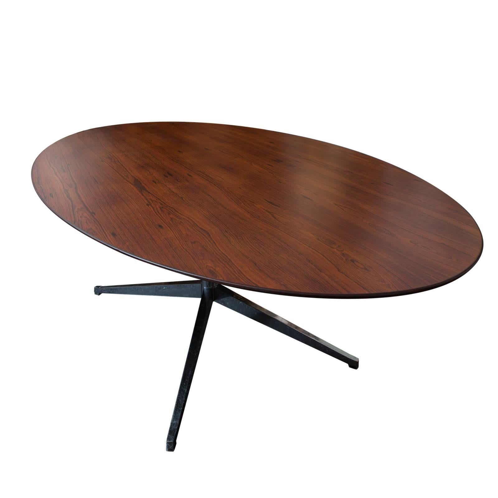 Classic Florence Knoll Rosewood Oval Dining Table on Chrome Base In Excellent Condition In New York, NY