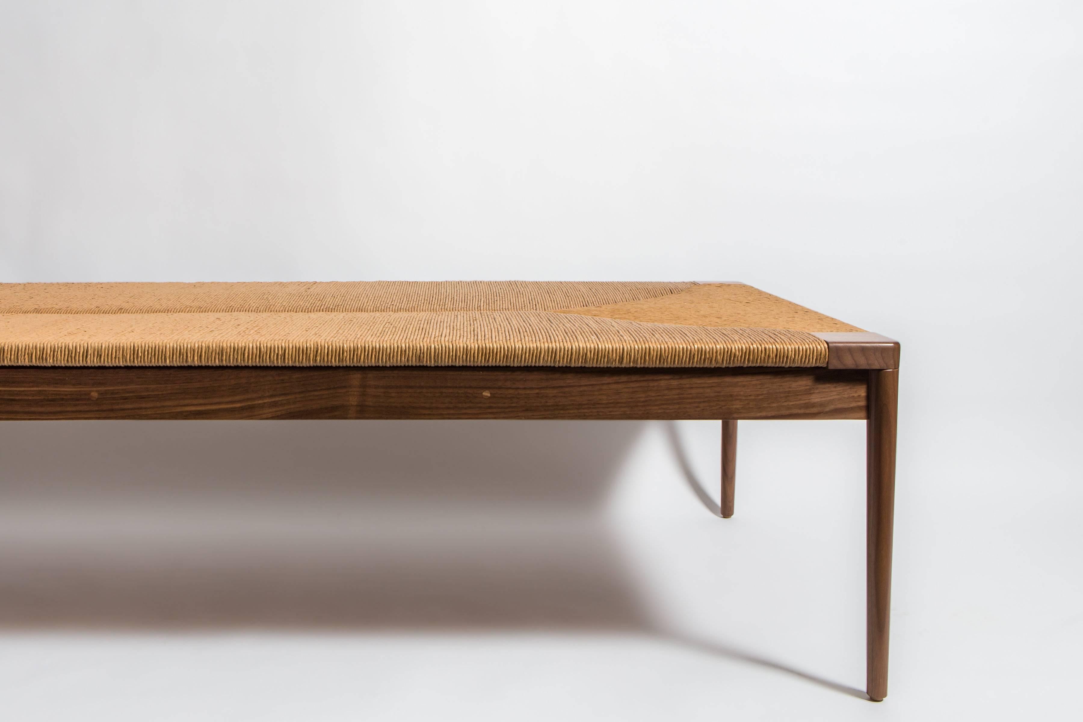 Daybed aus Binsen- und Nussbaumholz von Smilow Furniture im Zustand „Neu“ im Angebot in New York, NY