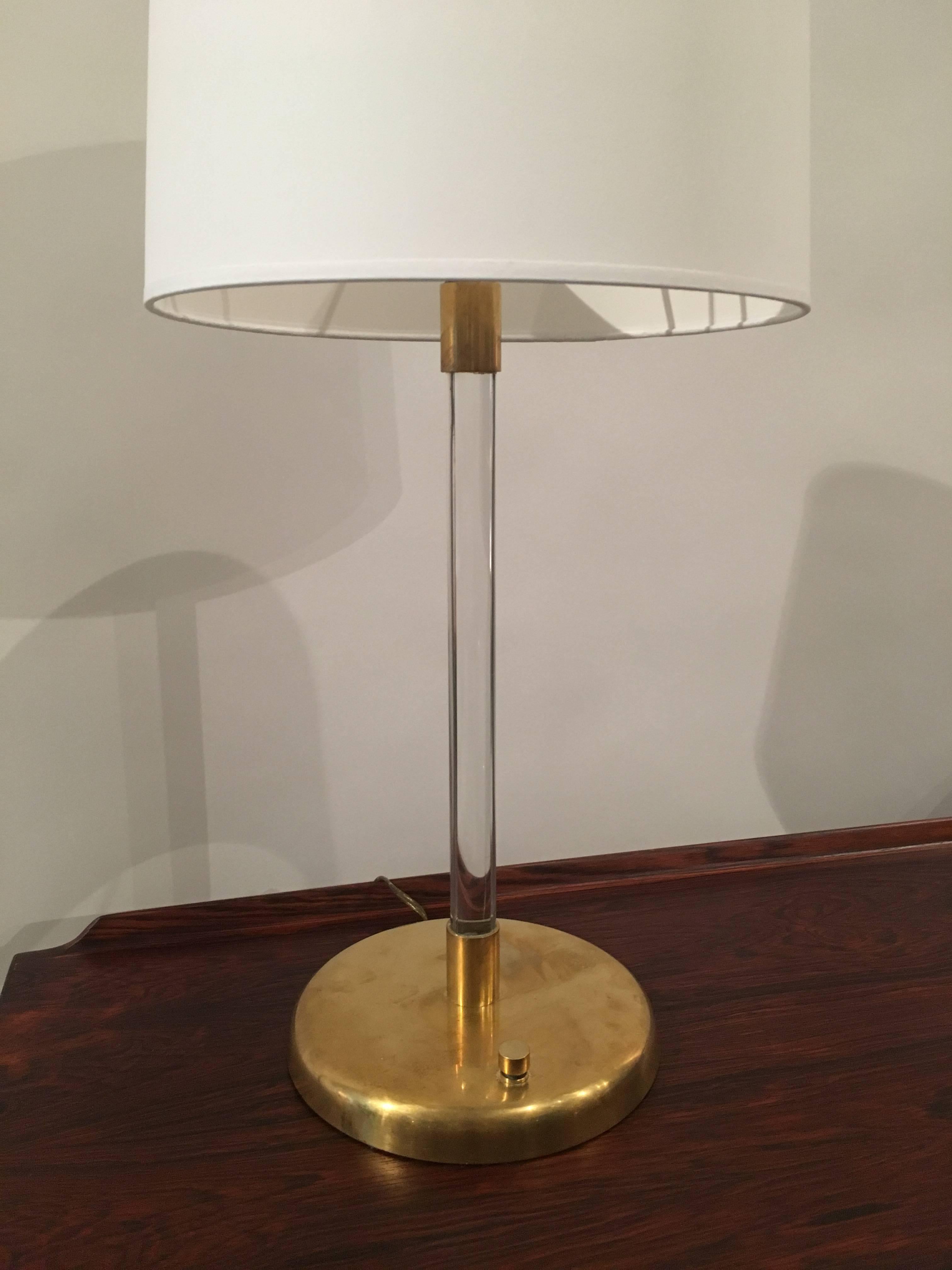 Mid-20th Century Pair of Acrylic and Brass Table Lamps