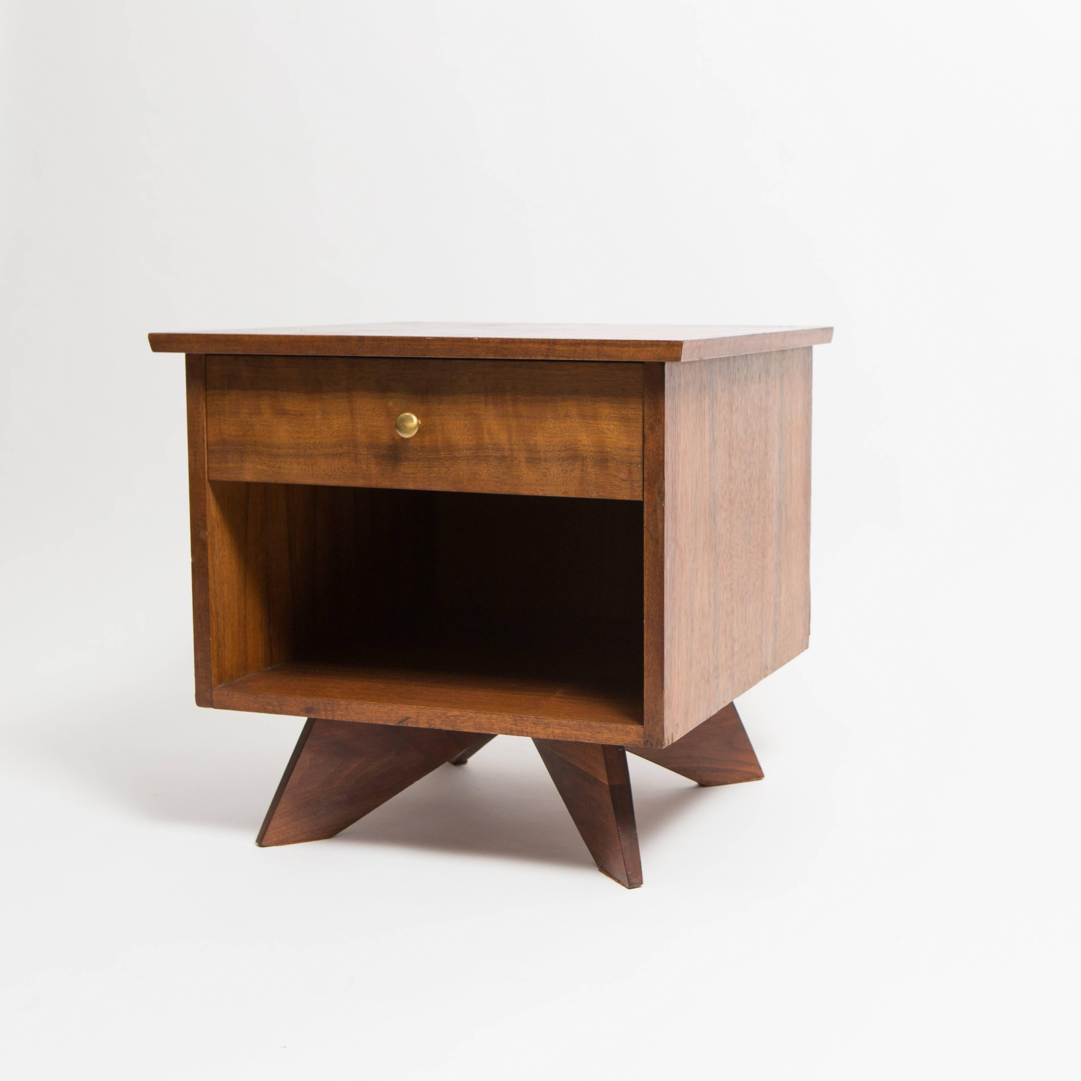 Pair of George Nakashima Walnut Bedside Tables, Mfg. Widdicomb In Good Condition In New York, NY