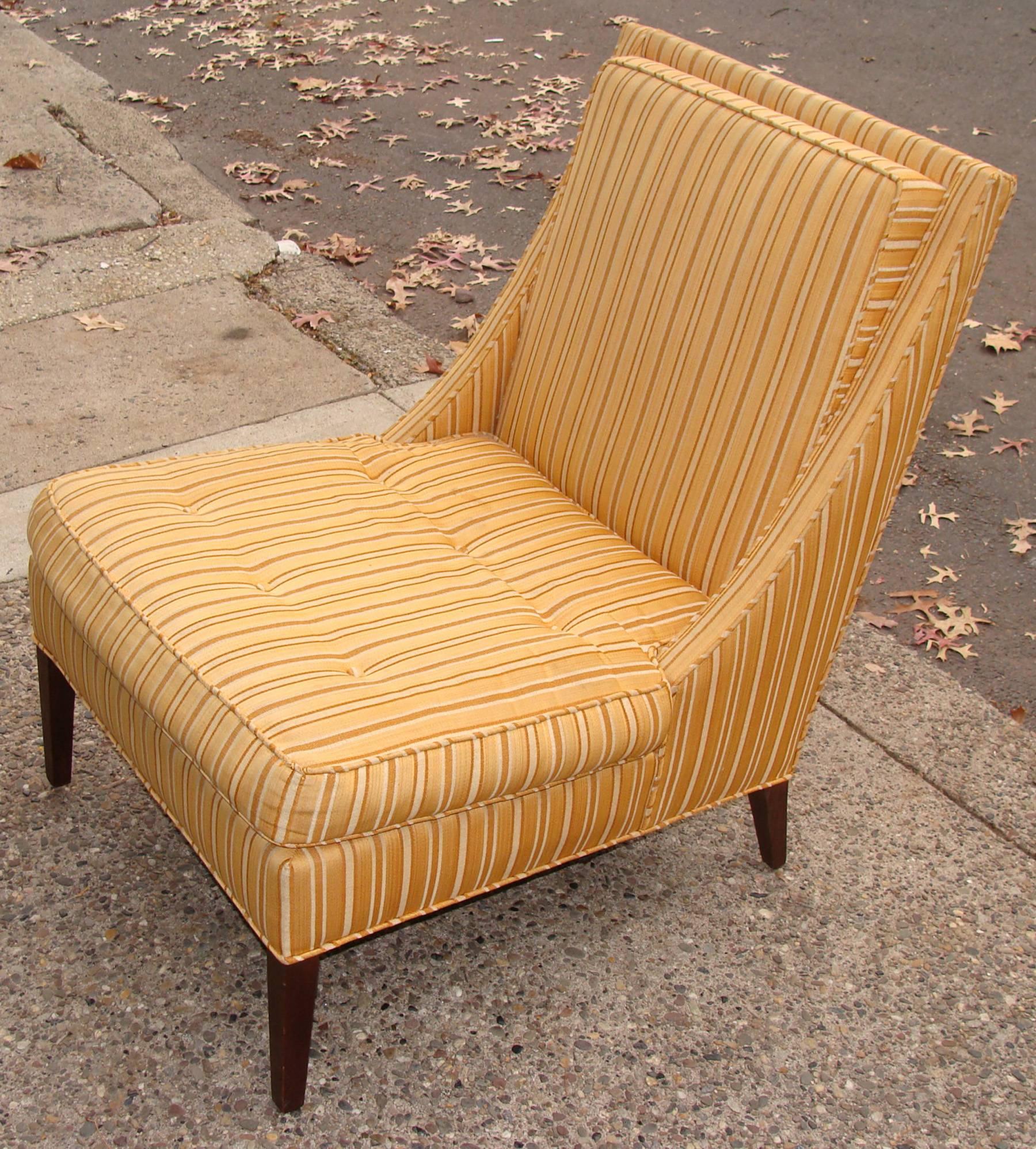 Mid-Century Modern Pair of Mid-Century Slipper Chairs For Sale