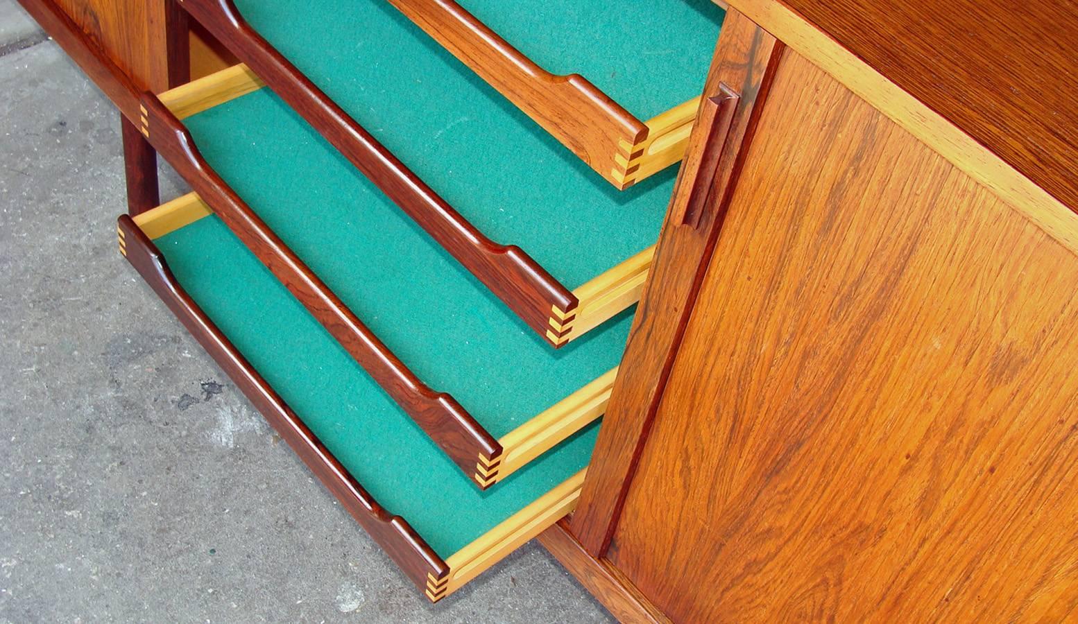 Superb Ib Kofod-Larsen Sideboard in Rosewood In Excellent Condition For Sale In Lambertville, NJ