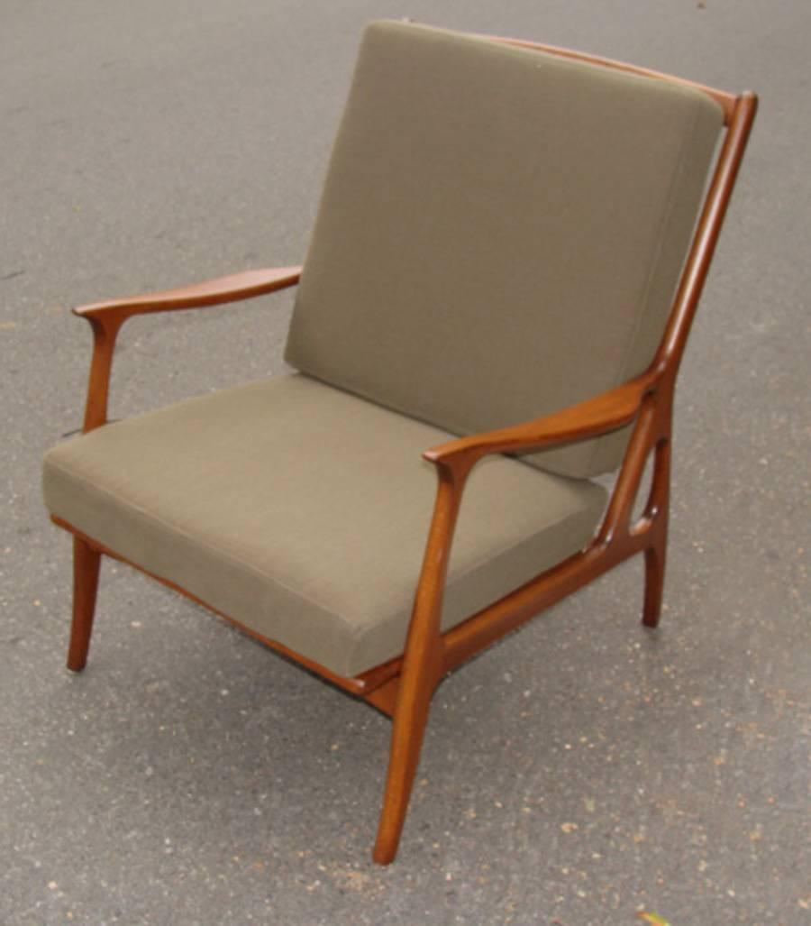 Italian Mid-Century Lounge Chair In Excellent Condition In Lambertville, NJ
