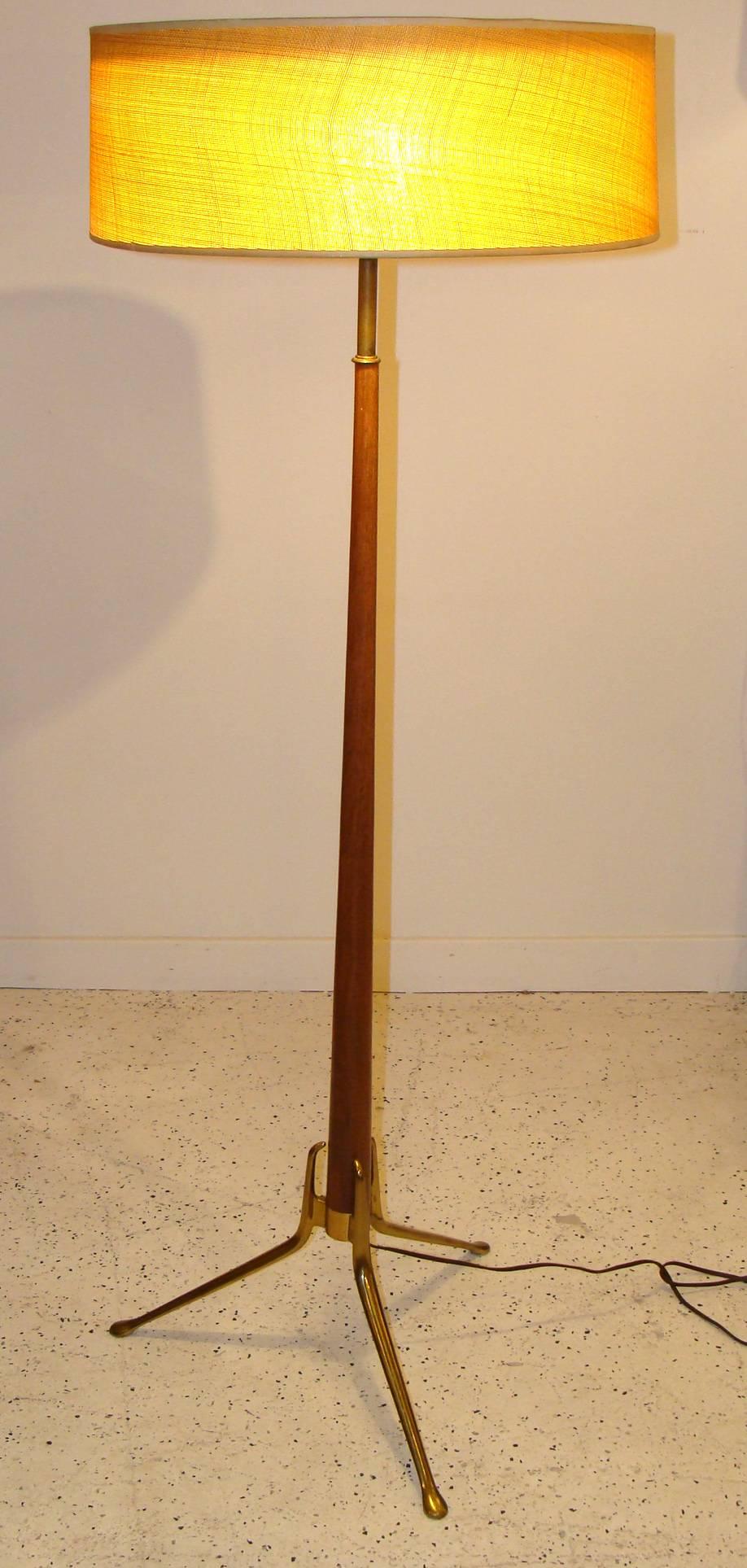 Fab midcentury Lightolier floor lamp in superb original 
condition. Walnut and brass with original diffuser and shade. Takes three standard base light bulbs.
