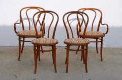 Set di quattro grandi tavoli da pranzo in legno curvato di Thonet