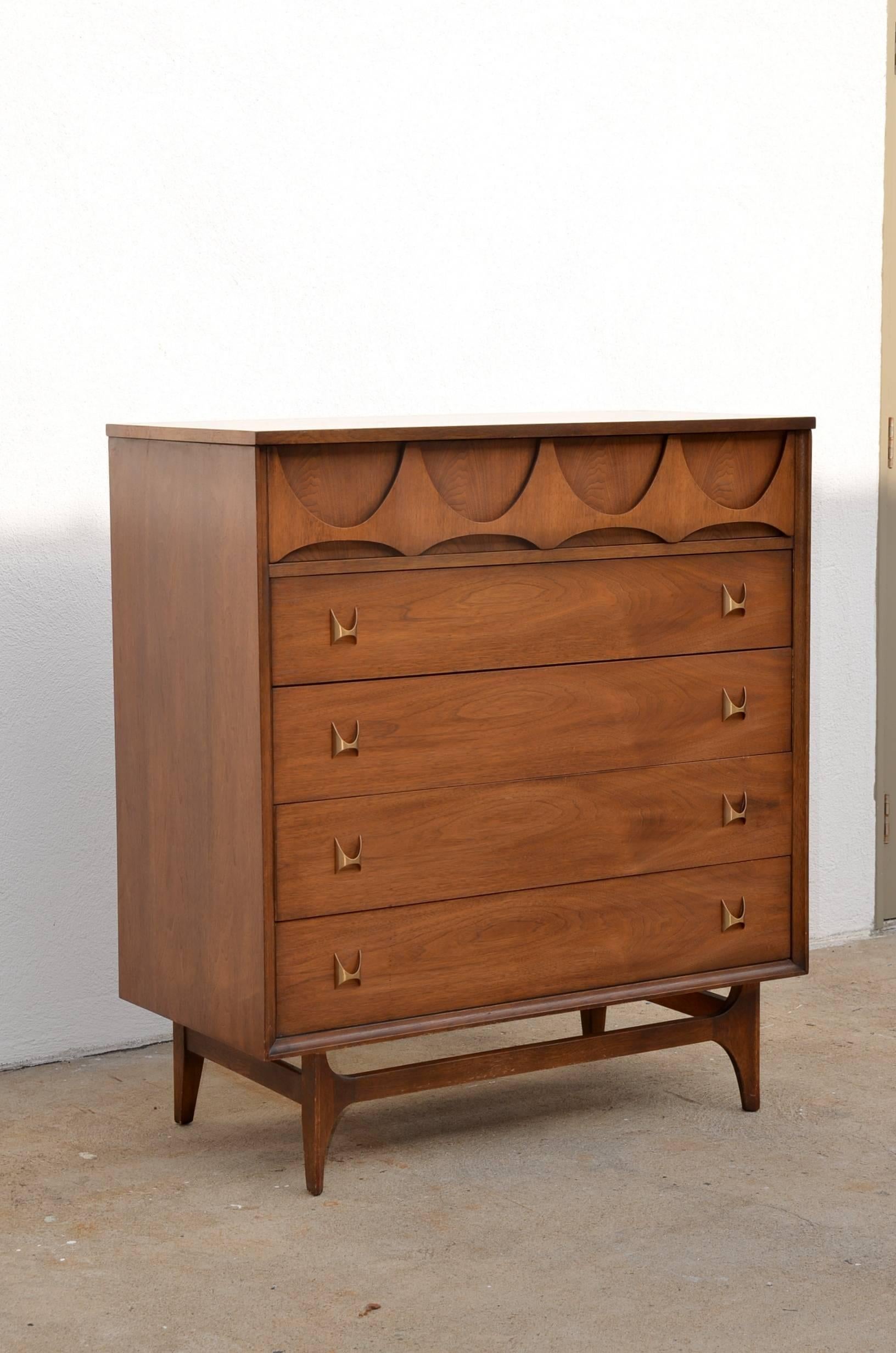 Mid-Century Modern Pristine Walnut Brasilia Collection Dresser by Broyhill
