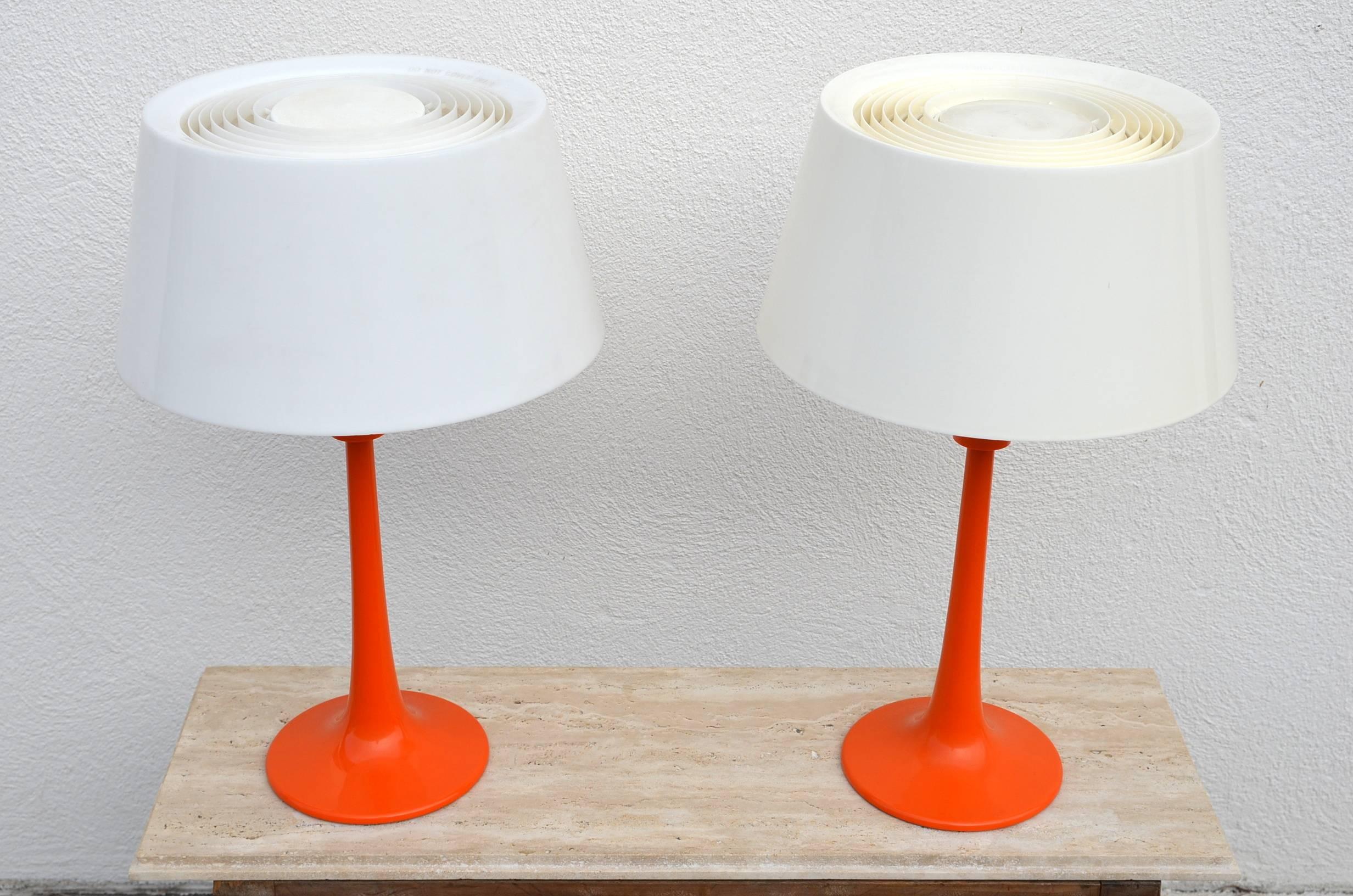 Pair of pristine vintage Lumilon table lamps by Gerald Thurston for Lightolier. Original one-piece shade-diffusers. UL listed. 
