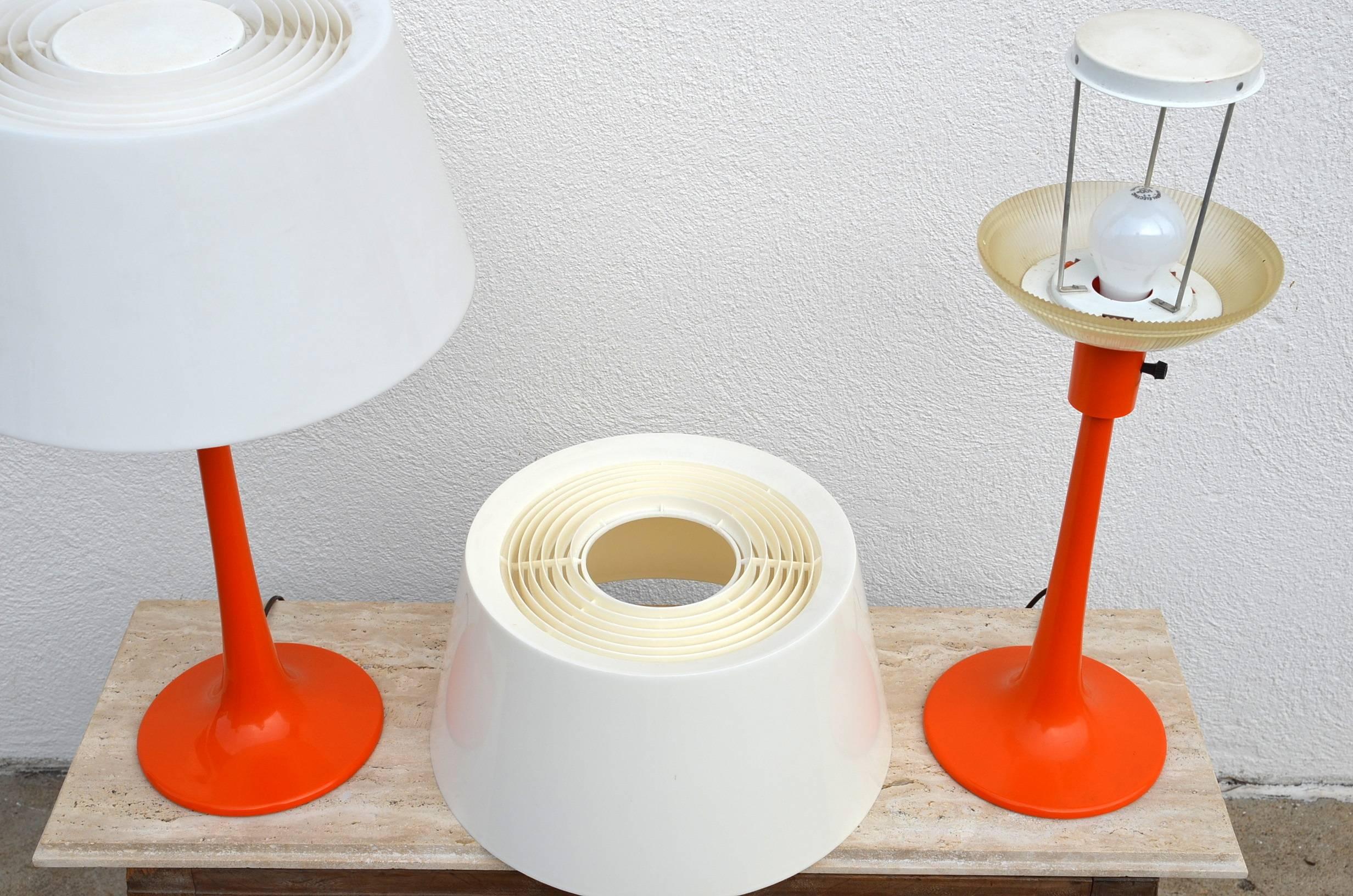 Poudré Paire de lampes de bureau vintage en lucilon immaculé de Gerald Thurston pour Lightolier en vente