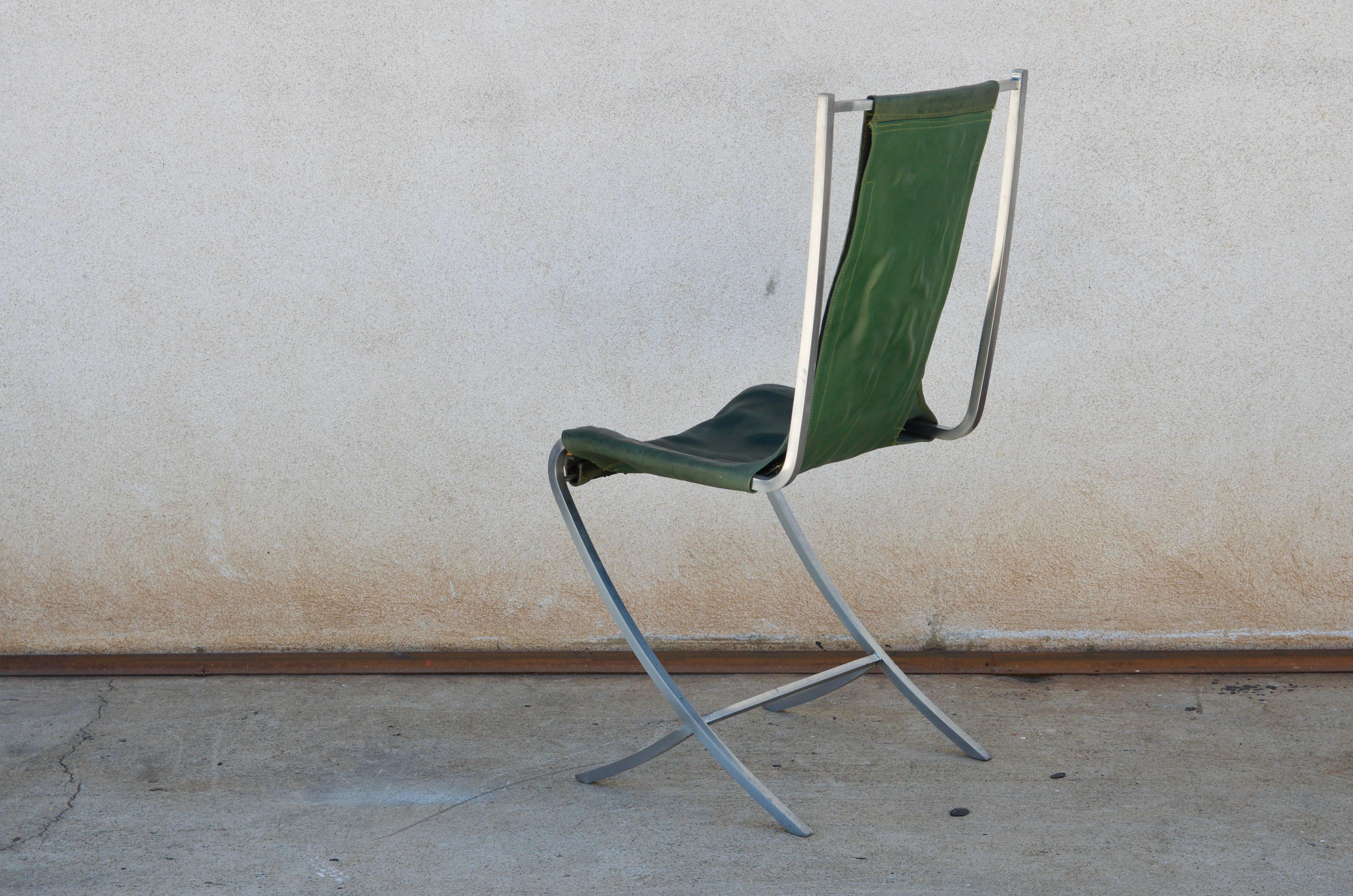 Français Rare ensemble de cinq chaises en acier inoxydable de la Maison Jansen en vente
